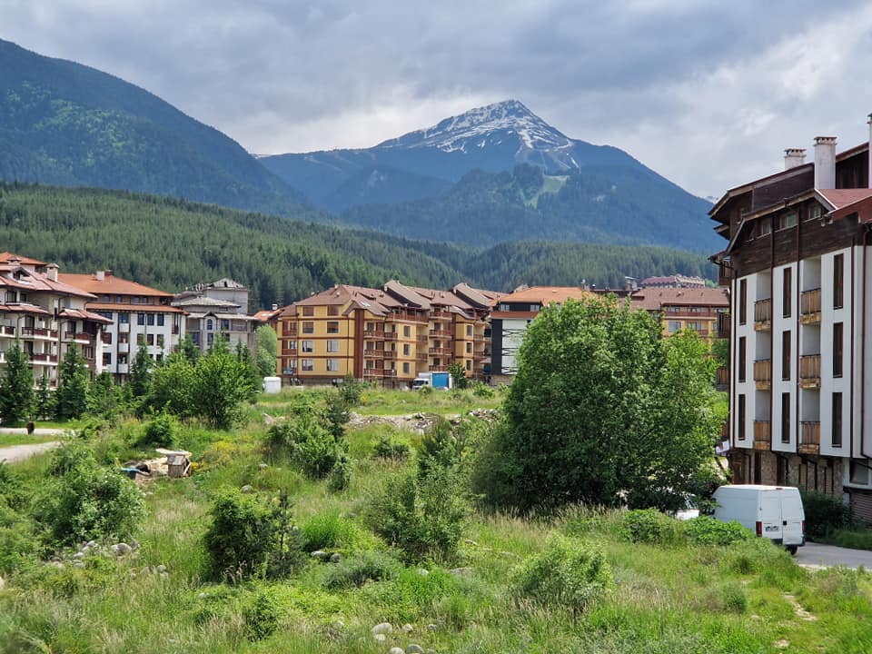 Affordable south-facing two bedroom apartment for sale with a view of the Pirin Mountains