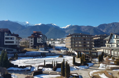 Aspen Golf: Modernly furnished studio apartment for sale