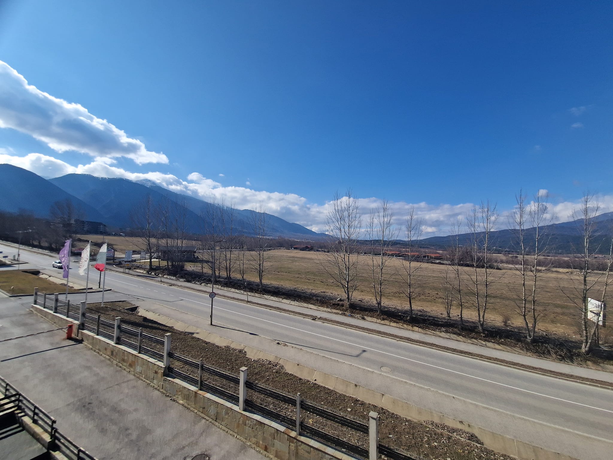Aspen Golf: Modernly furnished studio apartment for sale