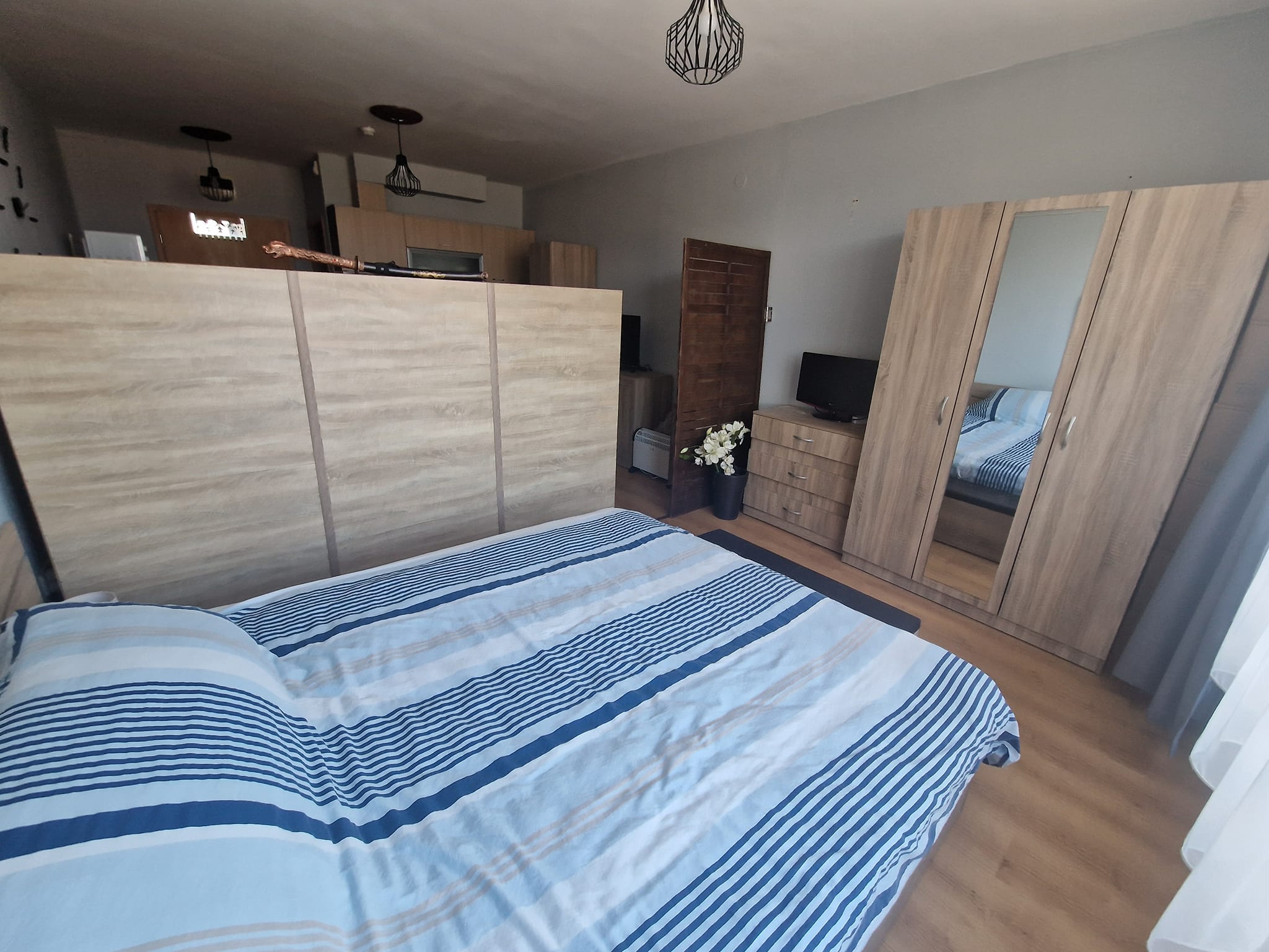 Aspen Golf: Modernly furnished studio apartment for sale