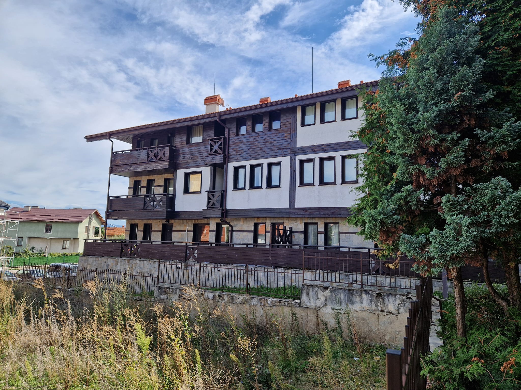 Two bedroom apartment with a low maintenance fee and a spacious balcony in Bansko