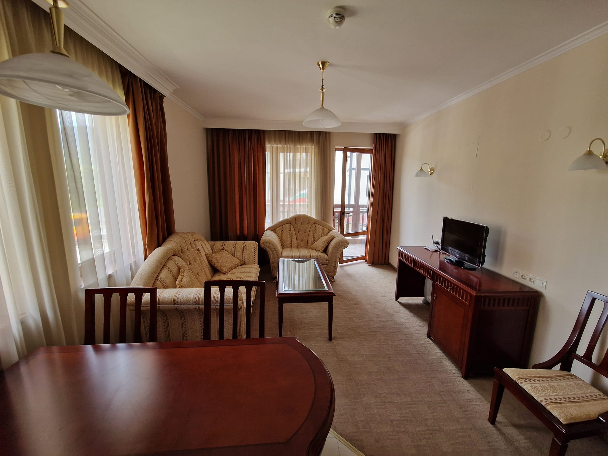 Large two-room apartment 100 m from the ski lift in Bansko - Perfect for investment and vacation!