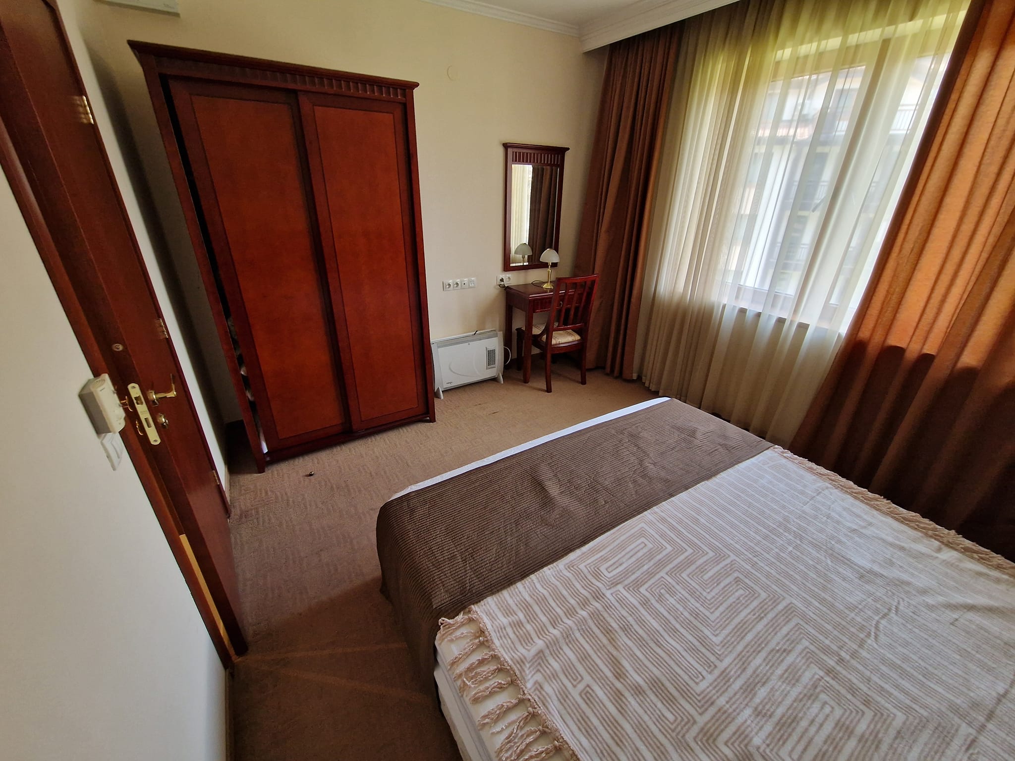 Large two-room apartment 100 m from the ski lift in Bansko - Perfect for investment and vacation!