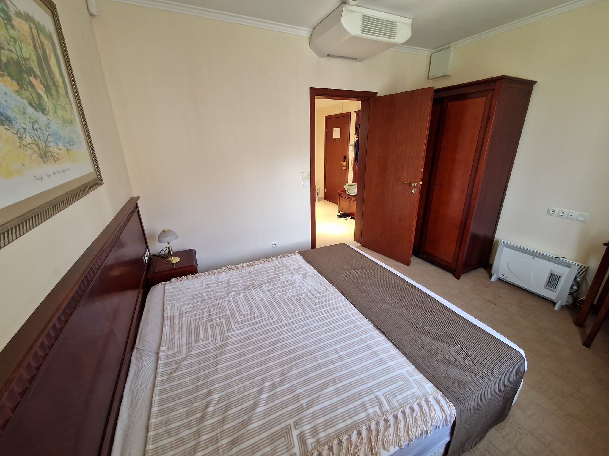 Large two-room apartment 100 m from the ski lift in Bansko - Perfect for investment and vacation!