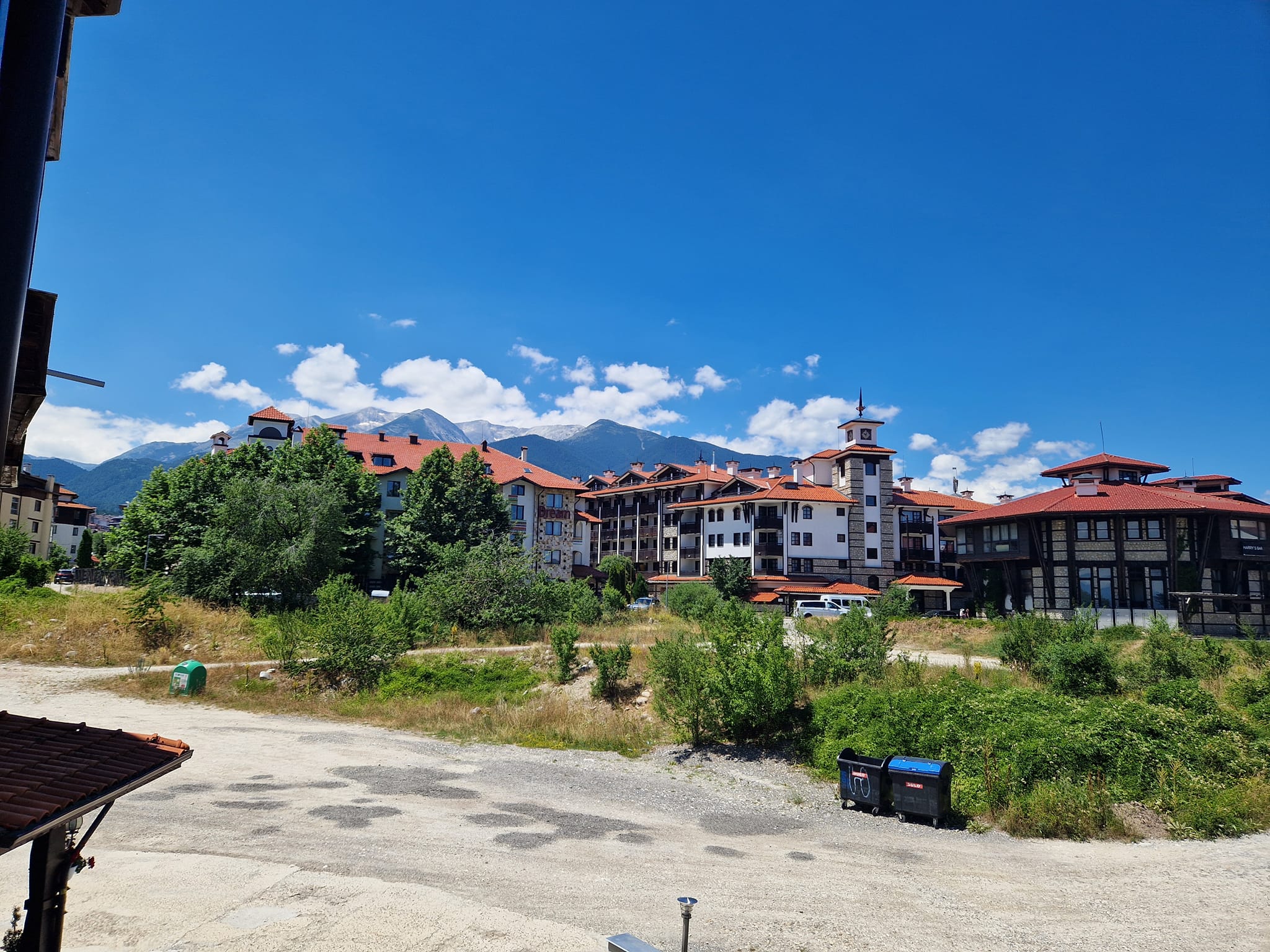 Furnished one bedroom apartment with a terrace overlooking the Pirin Mountains