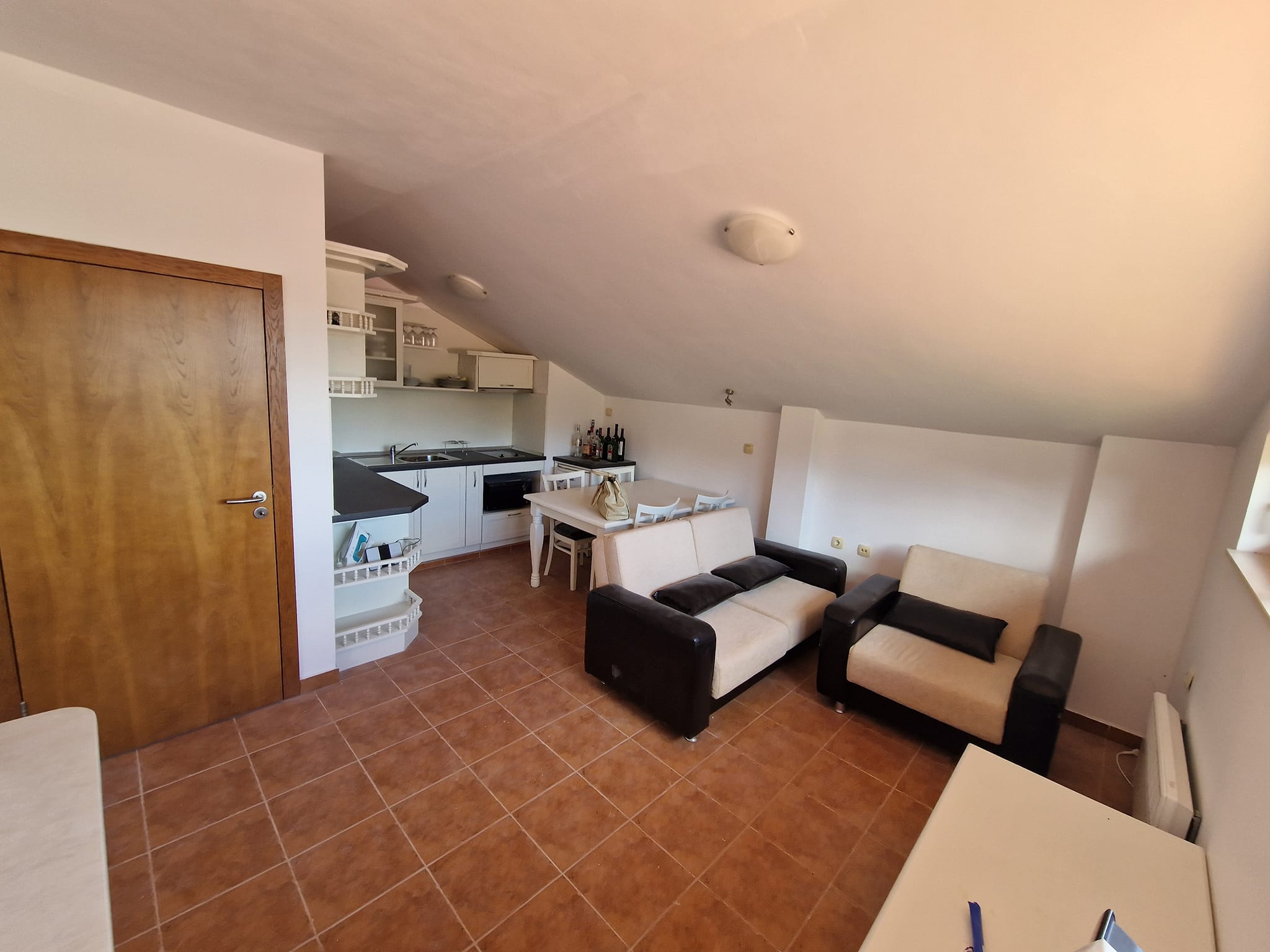 Eastern studio with fireplace and low maintenance fee for sale in Bansko