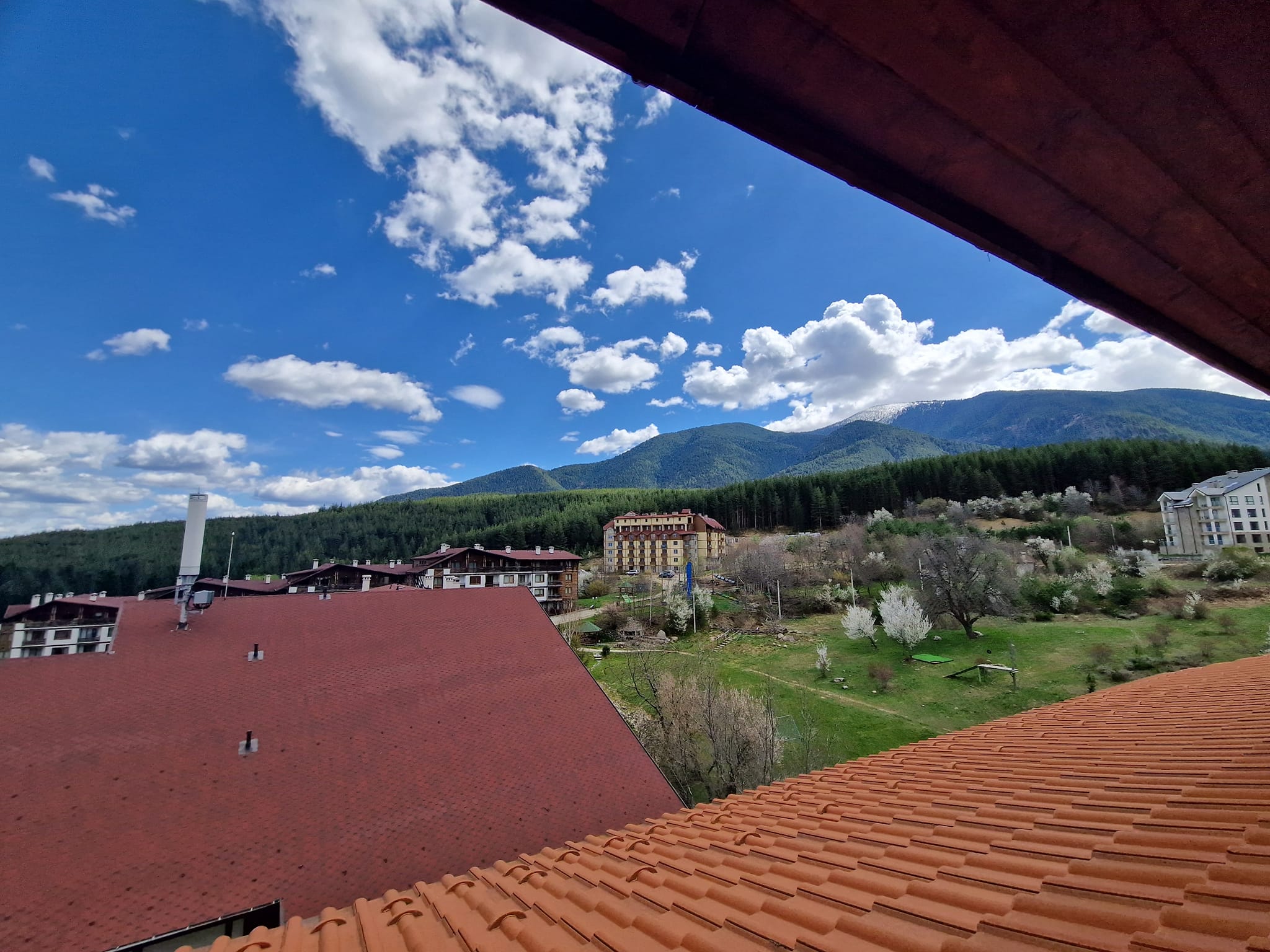 Eastern studio with fireplace and low maintenance fee for sale in Bansko