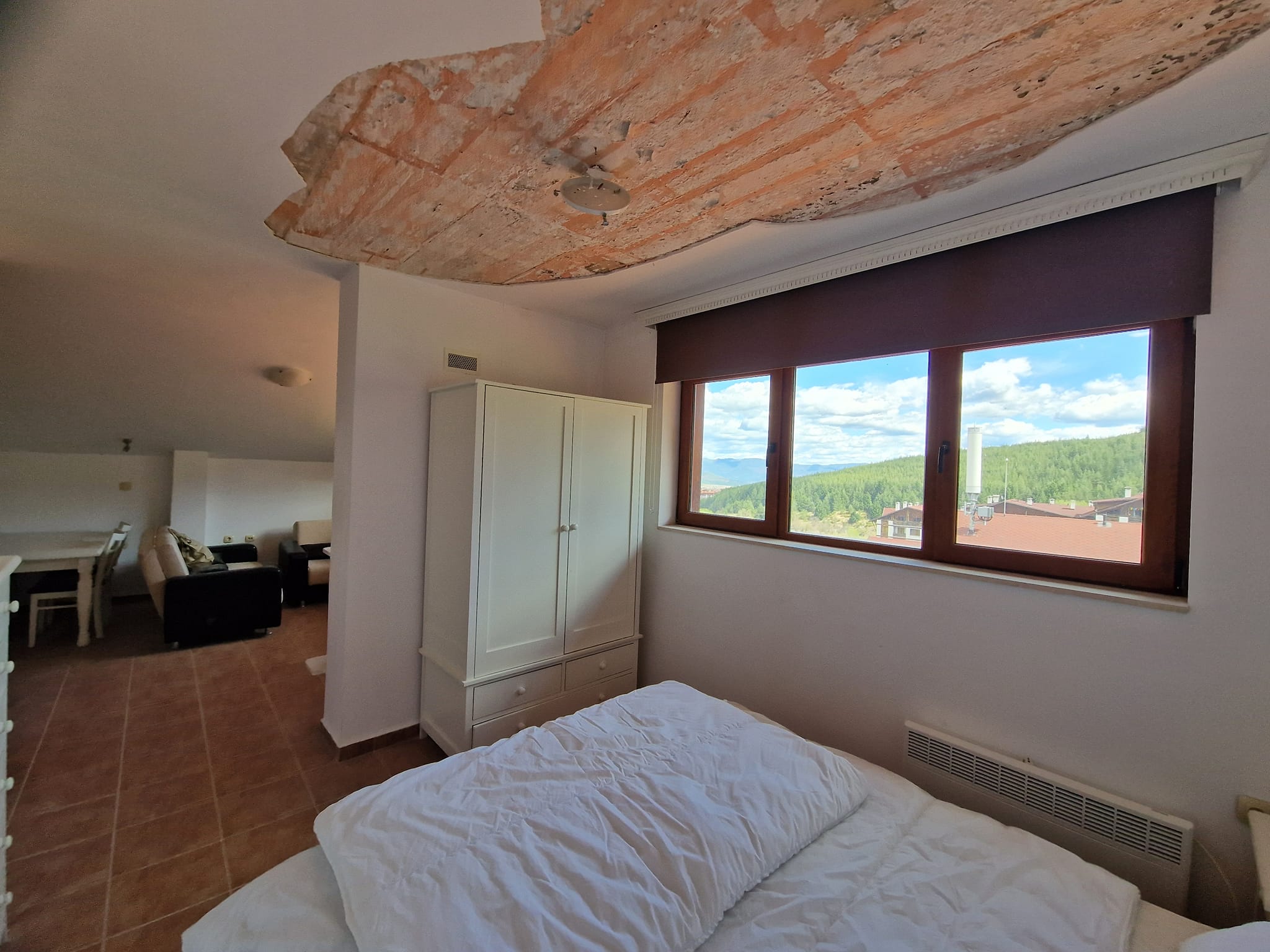Eastern studio with fireplace and low maintenance fee for sale in Bansko