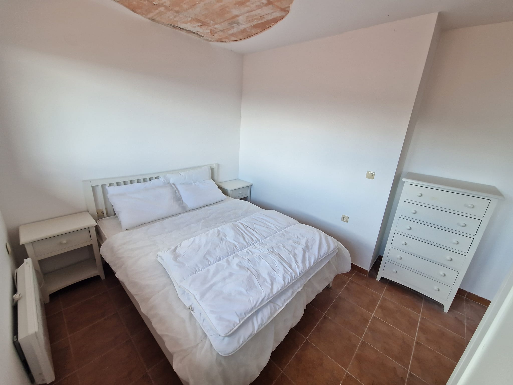 Eastern studio with fireplace and low maintenance fee for sale in Bansko