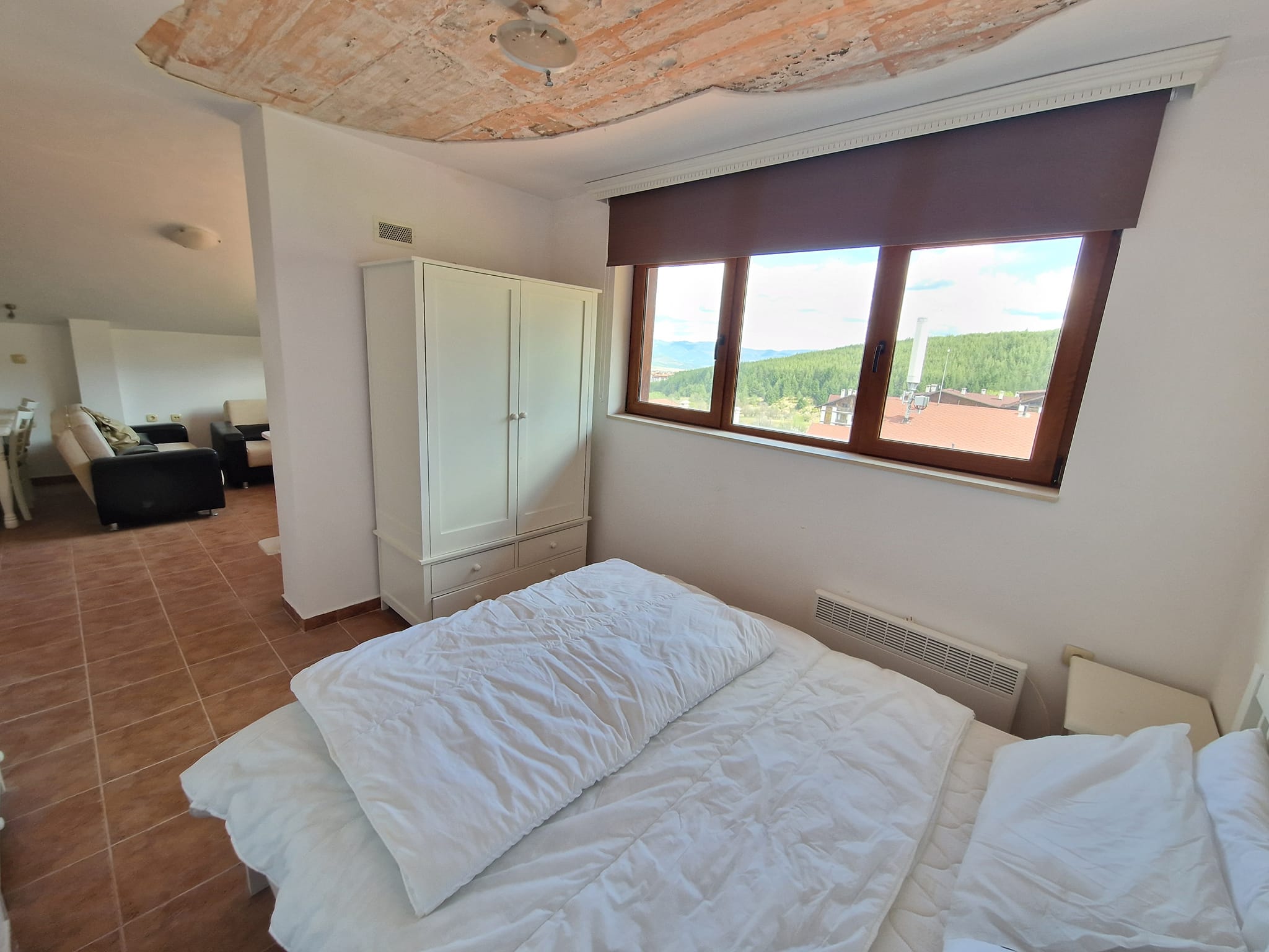 Eastern studio with fireplace and low maintenance fee for sale in Bansko