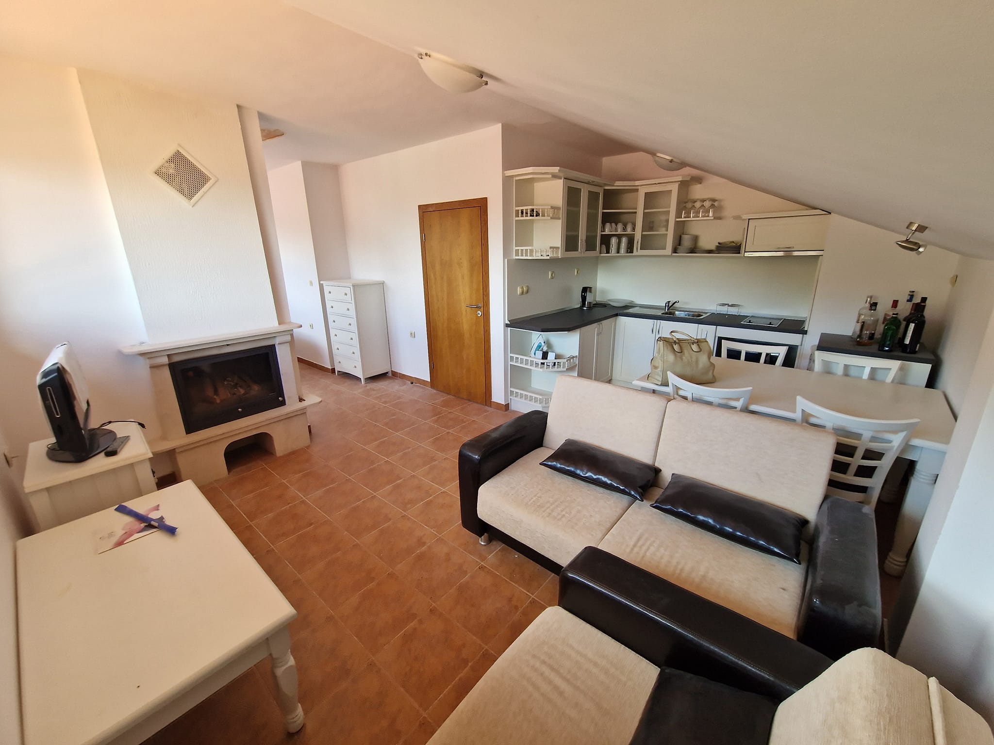 Eastern studio with fireplace and low maintenance fee for sale in Bansko