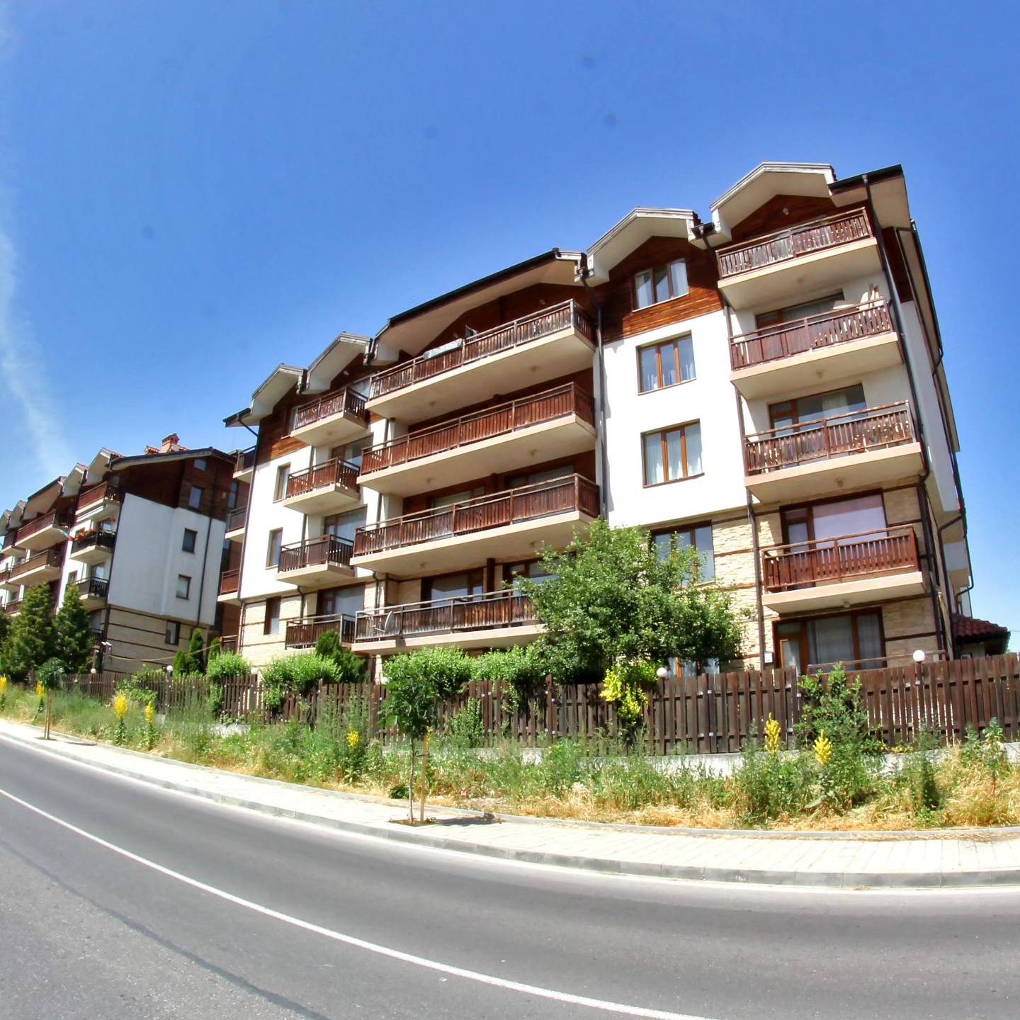 Spacious furnished studio with fireplace for sale in Bansko
