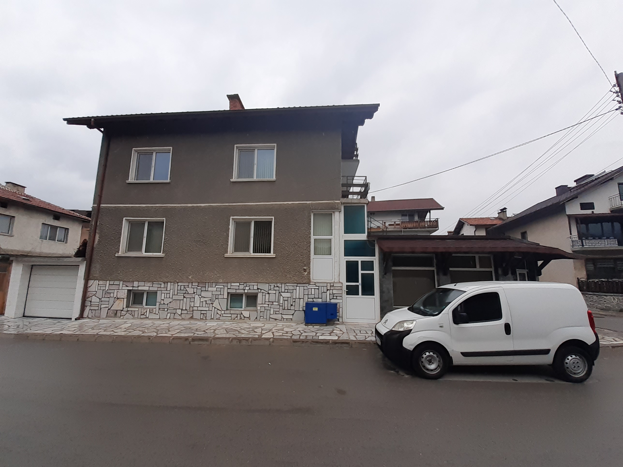 For sale in Bansko: Gasified massive three-story house with commercial premises