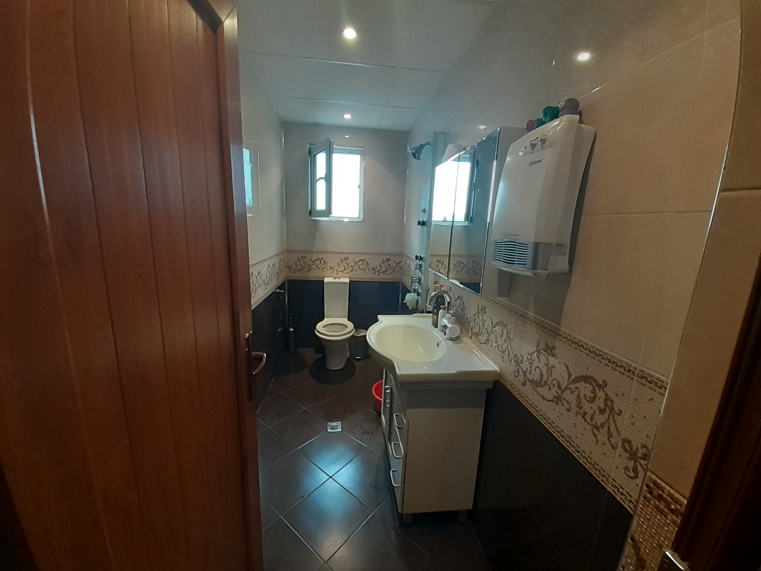 For sale in Bansko: Gasified massive three-story house with commercial premises