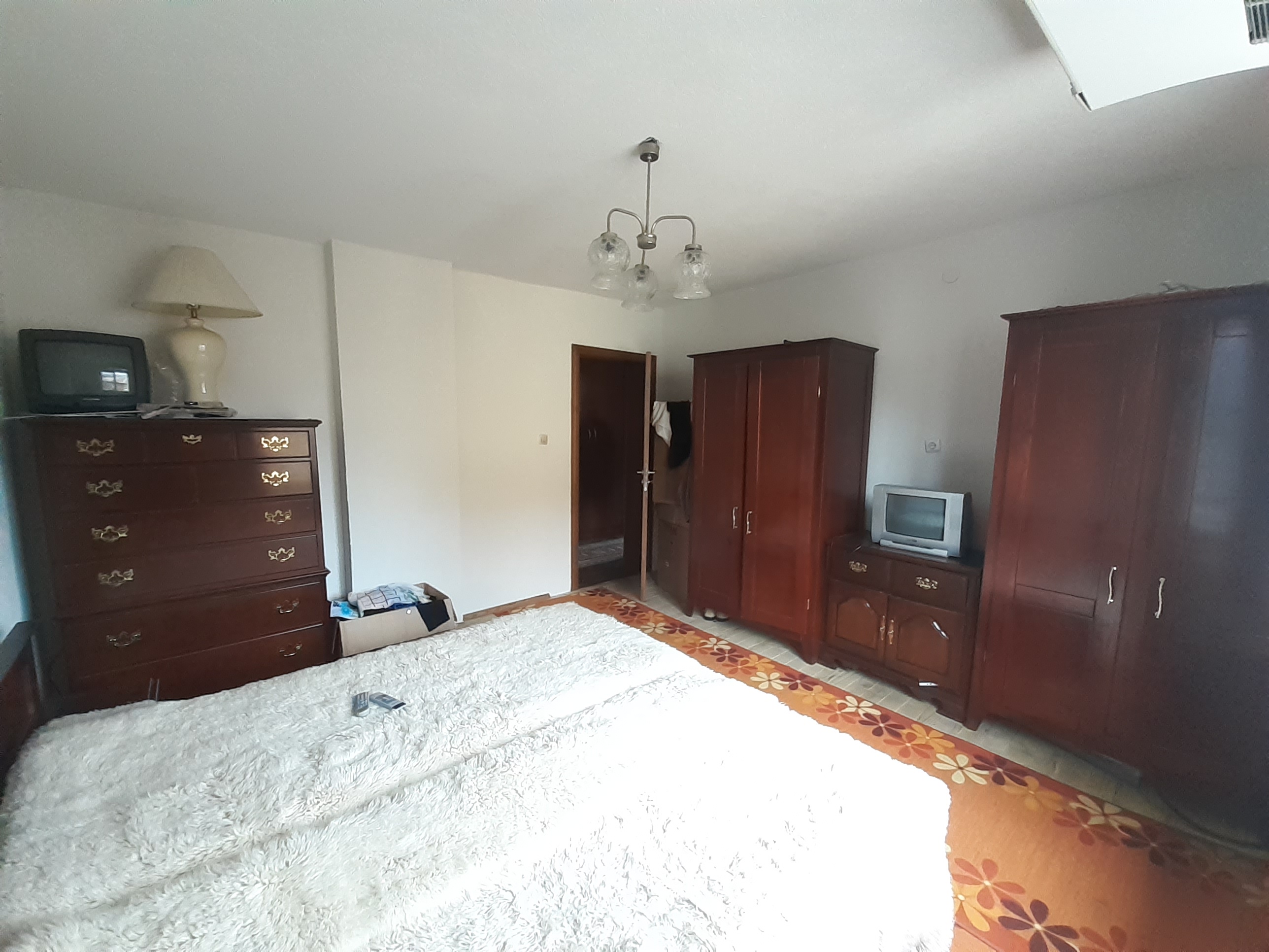 For sale in Bansko: Gasified massive three-story house with commercial premises