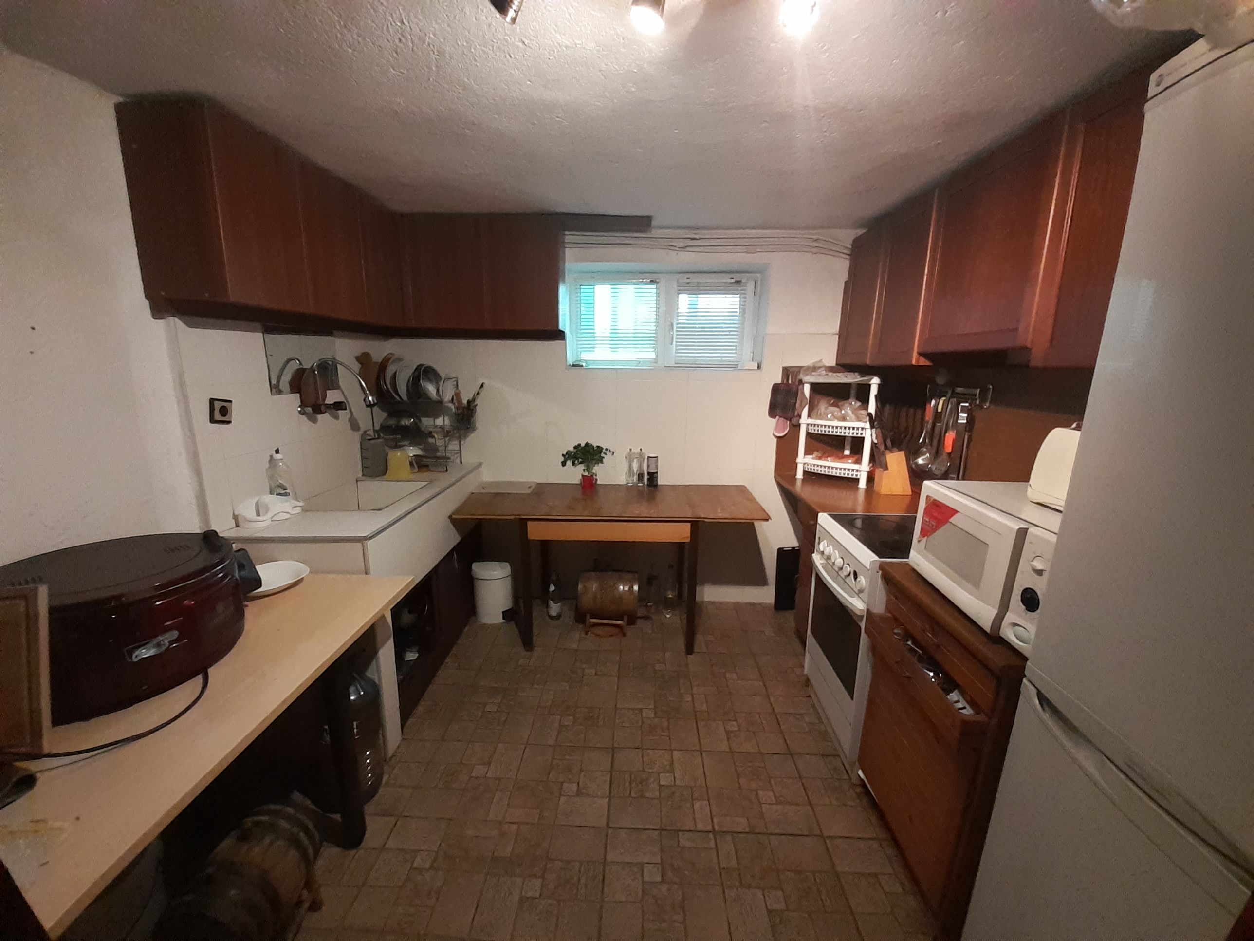 For sale in Bansko: Gasified massive three-story house with commercial premises
