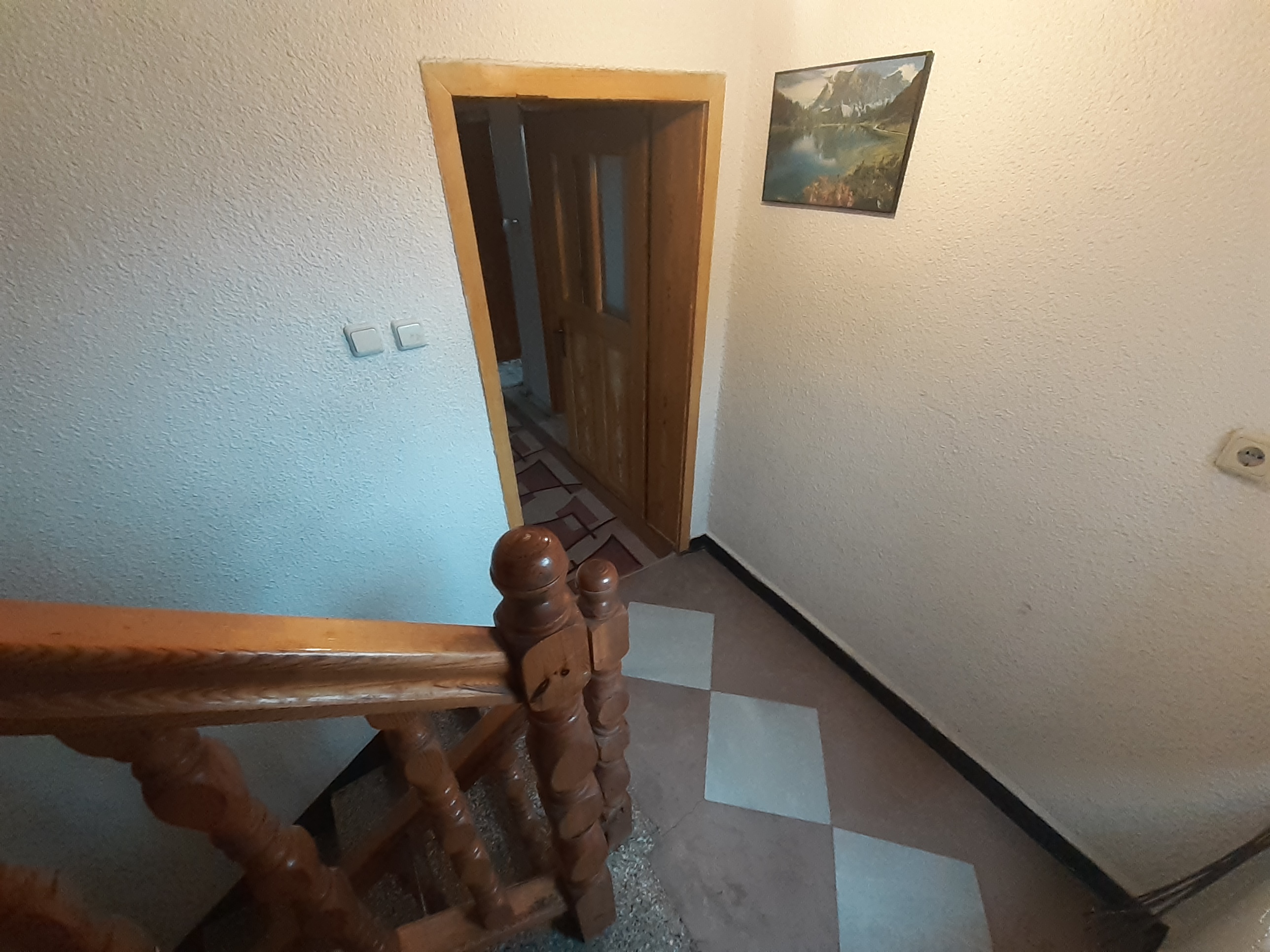 For sale in Bansko: Gasified massive three-story house with commercial premises