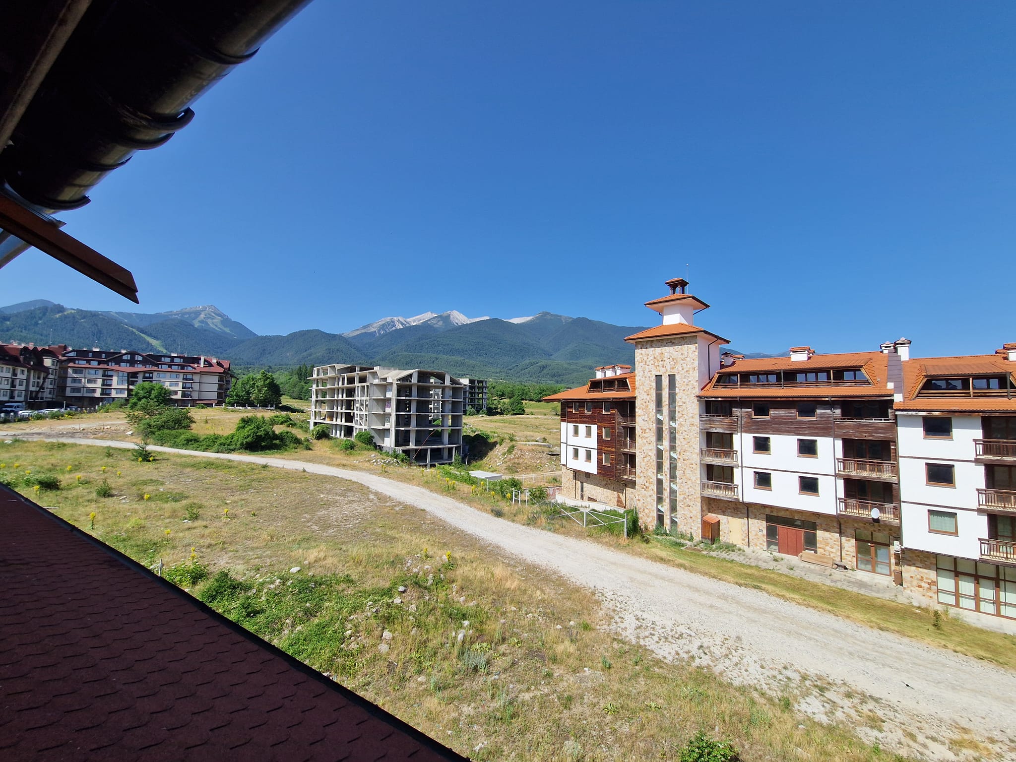 Energy-efficient apartment for sale with a view of the Pirin Mountains