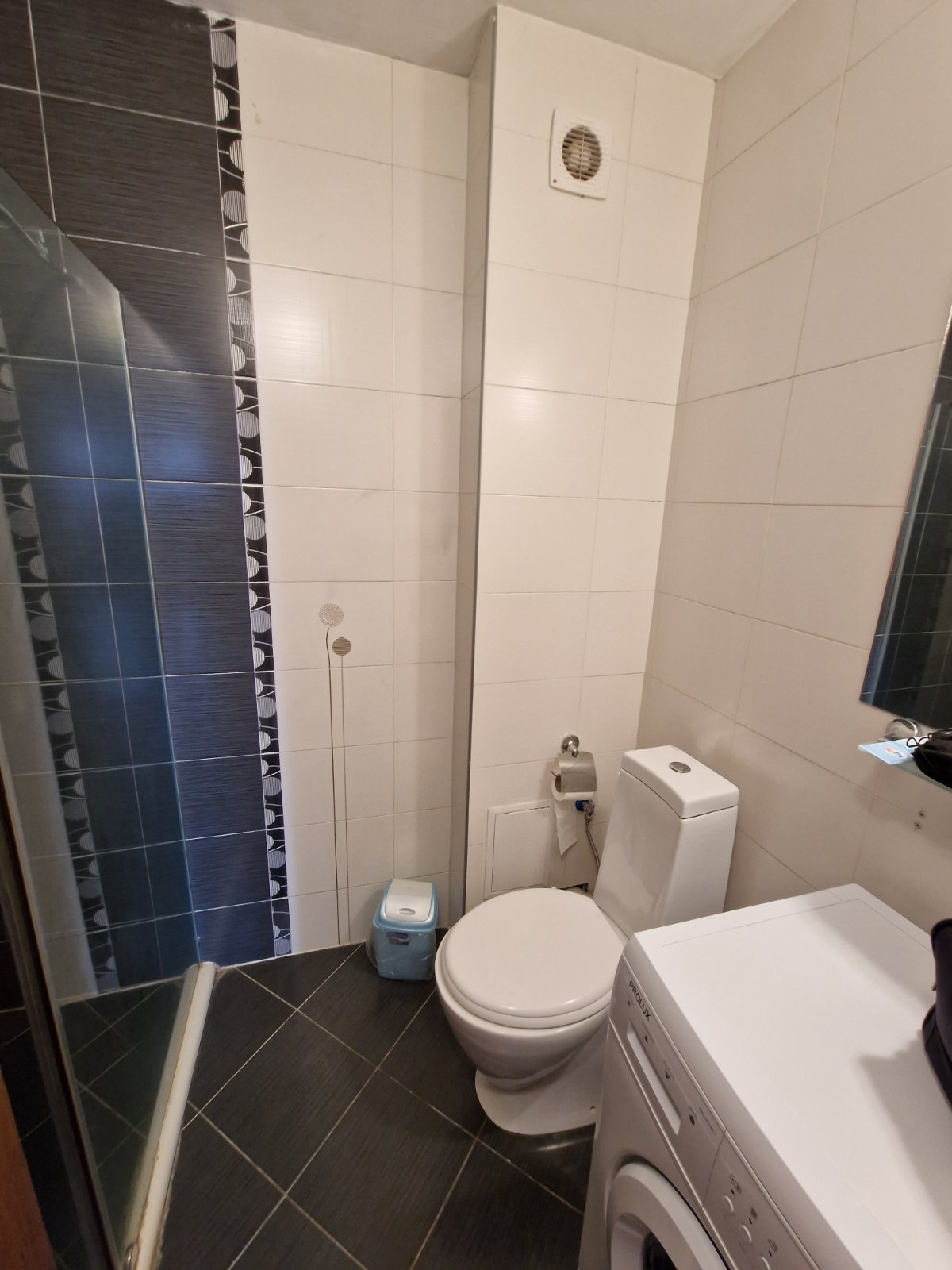 Spacious apartment with two bedrooms and a parking space in a well-maintained complex in Bansko