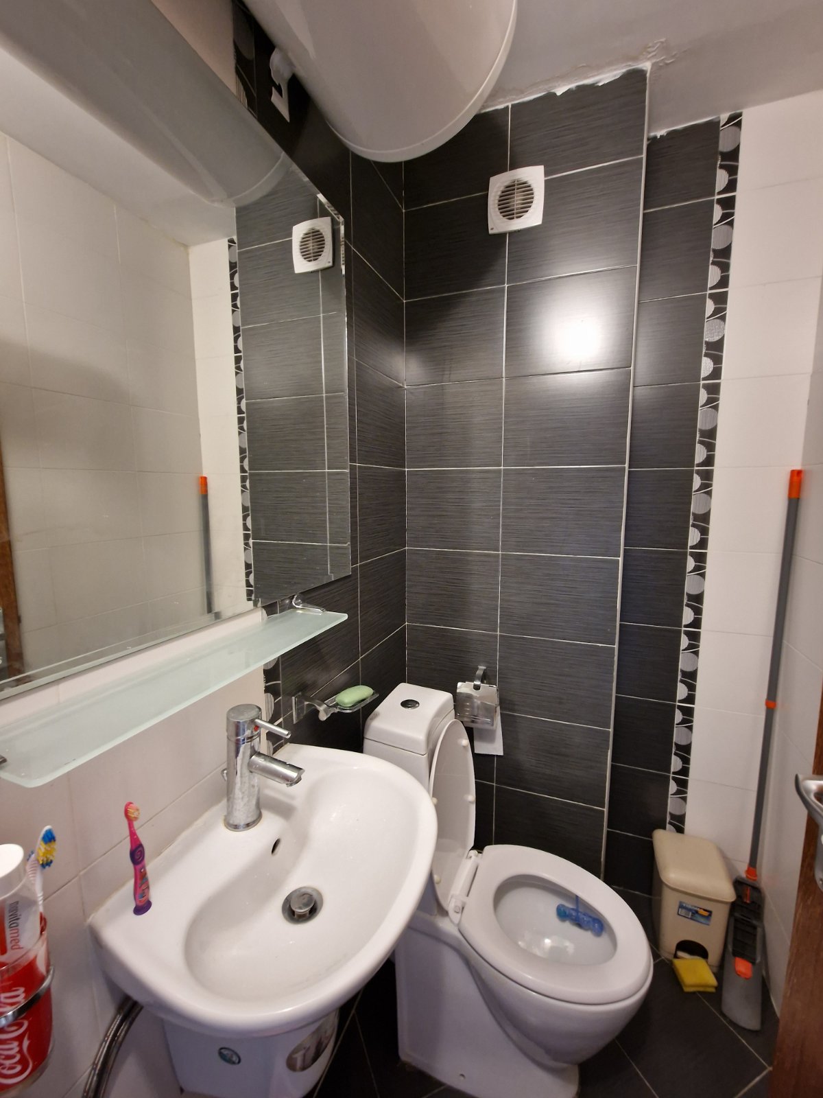 Spacious apartment with two bedrooms and a parking space in a well-maintained complex in Bansko