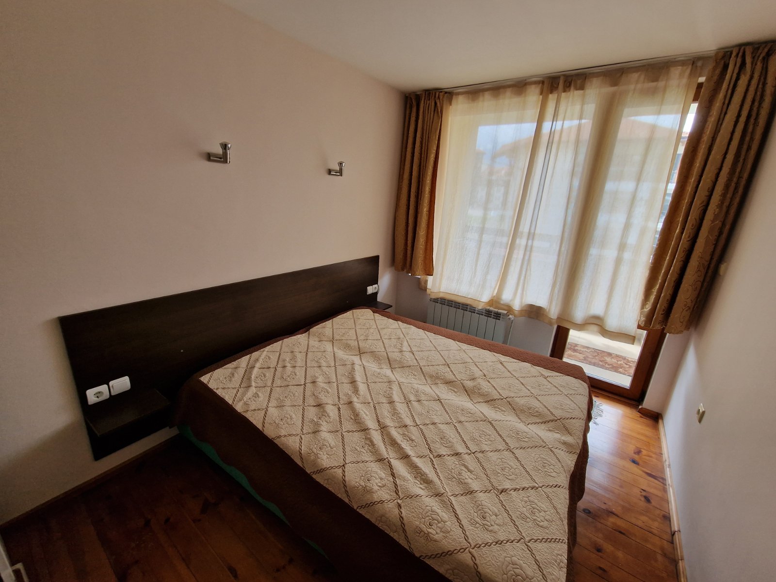 Spacious apartment with two bedrooms and a parking space in a well-maintained complex in Bansko