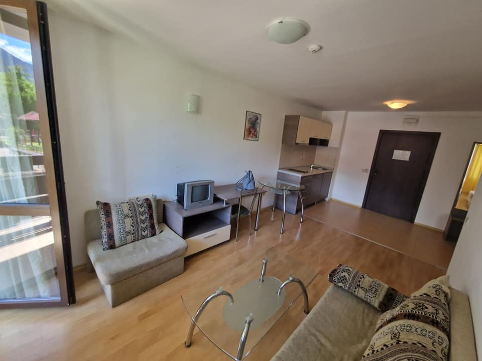 Bansko: Furnished one bedroom apartment with a south-facing terrace near the ski lift