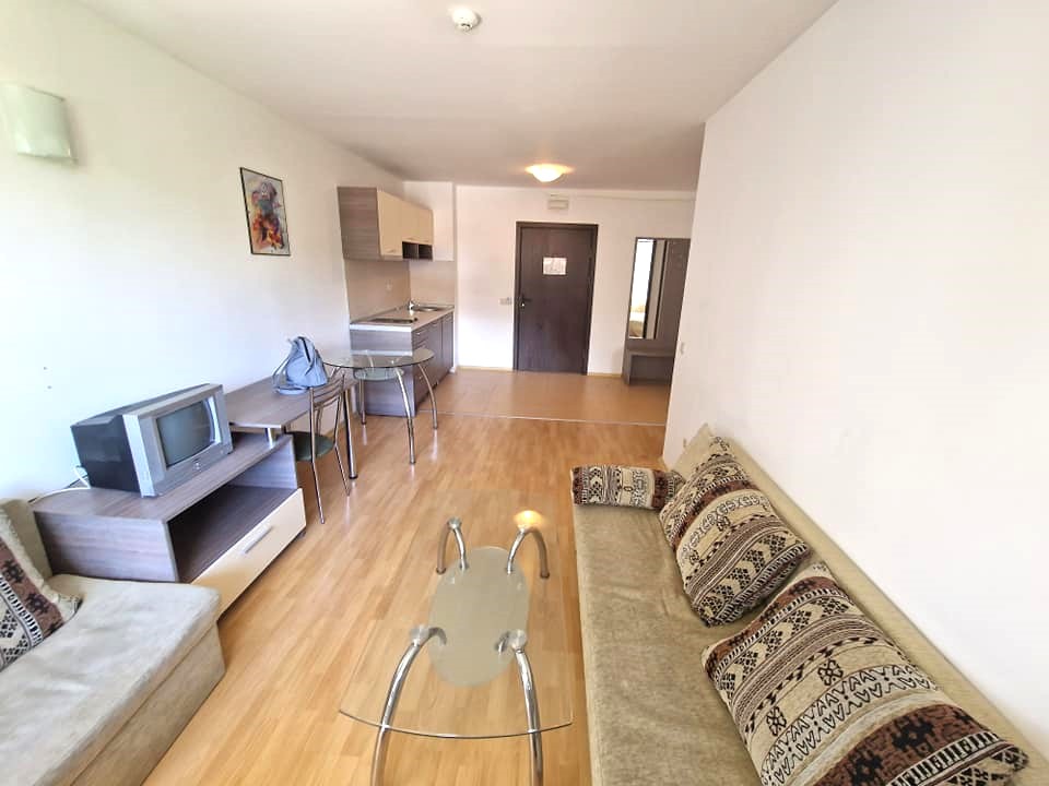 Bansko: Furnished one bedroom apartment with a south-facing terrace near the ski lift