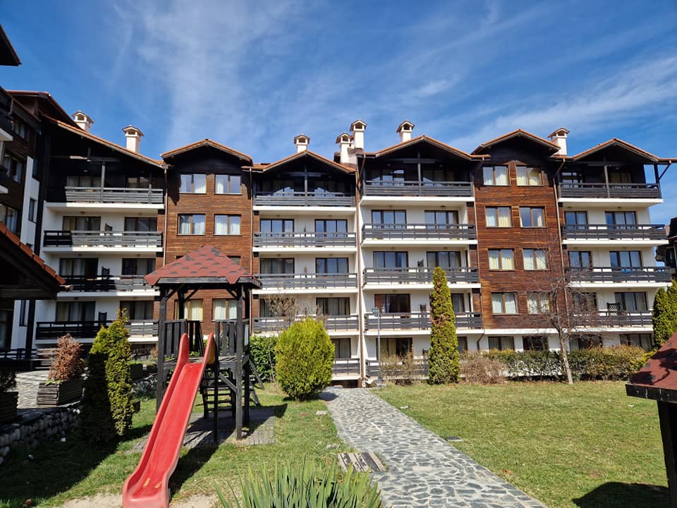 One bedroom apartment next to the ski lift in Mountain Paradise by Walnut trees