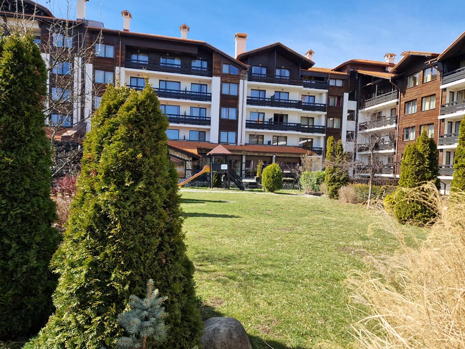 One bedroom apartment next to the ski lift in Mountain Paradise by Walnut trees