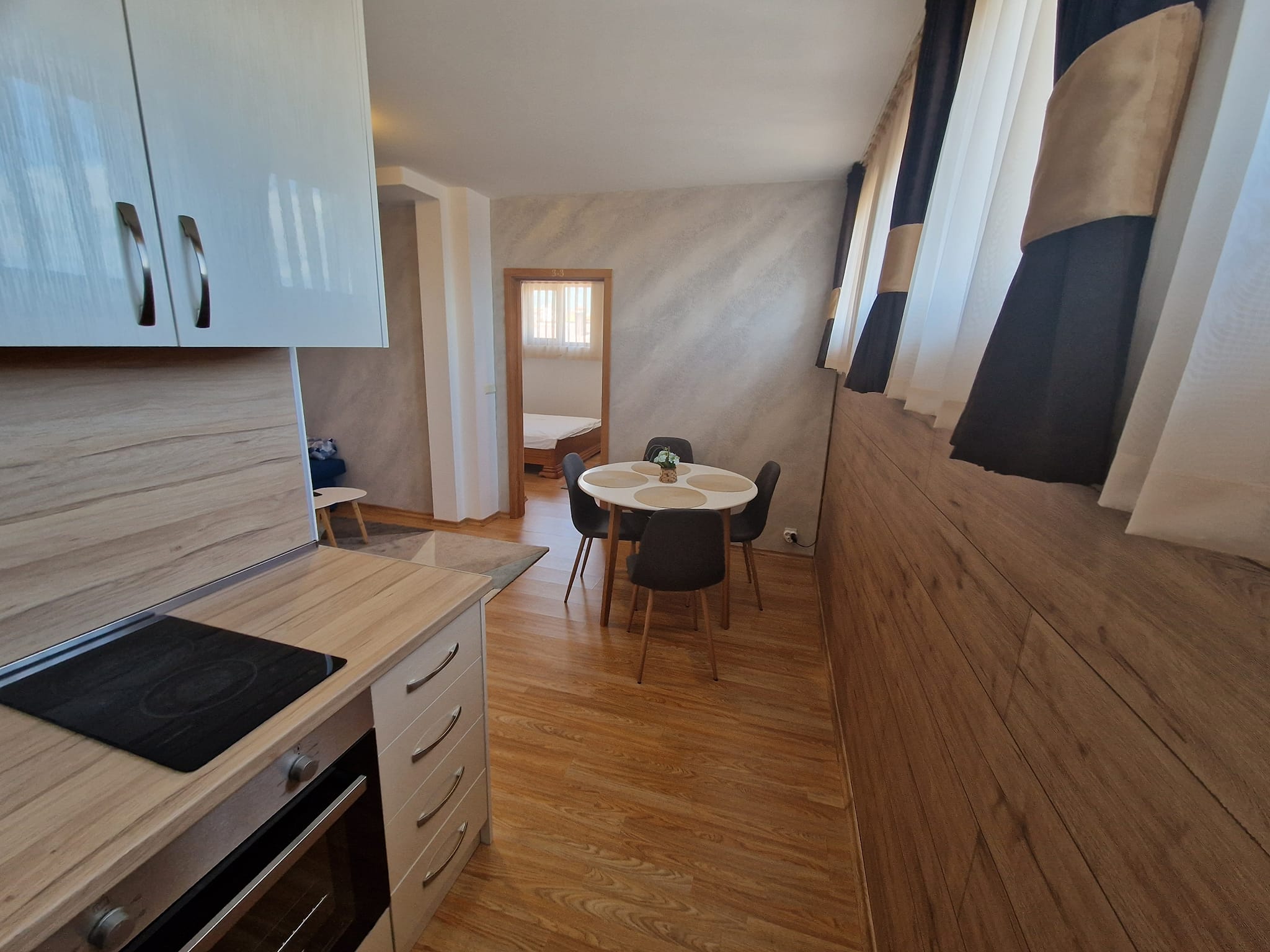 Spacious luxuriously furnished one bedroom apartment with low maintenance fee for sale in Bansko