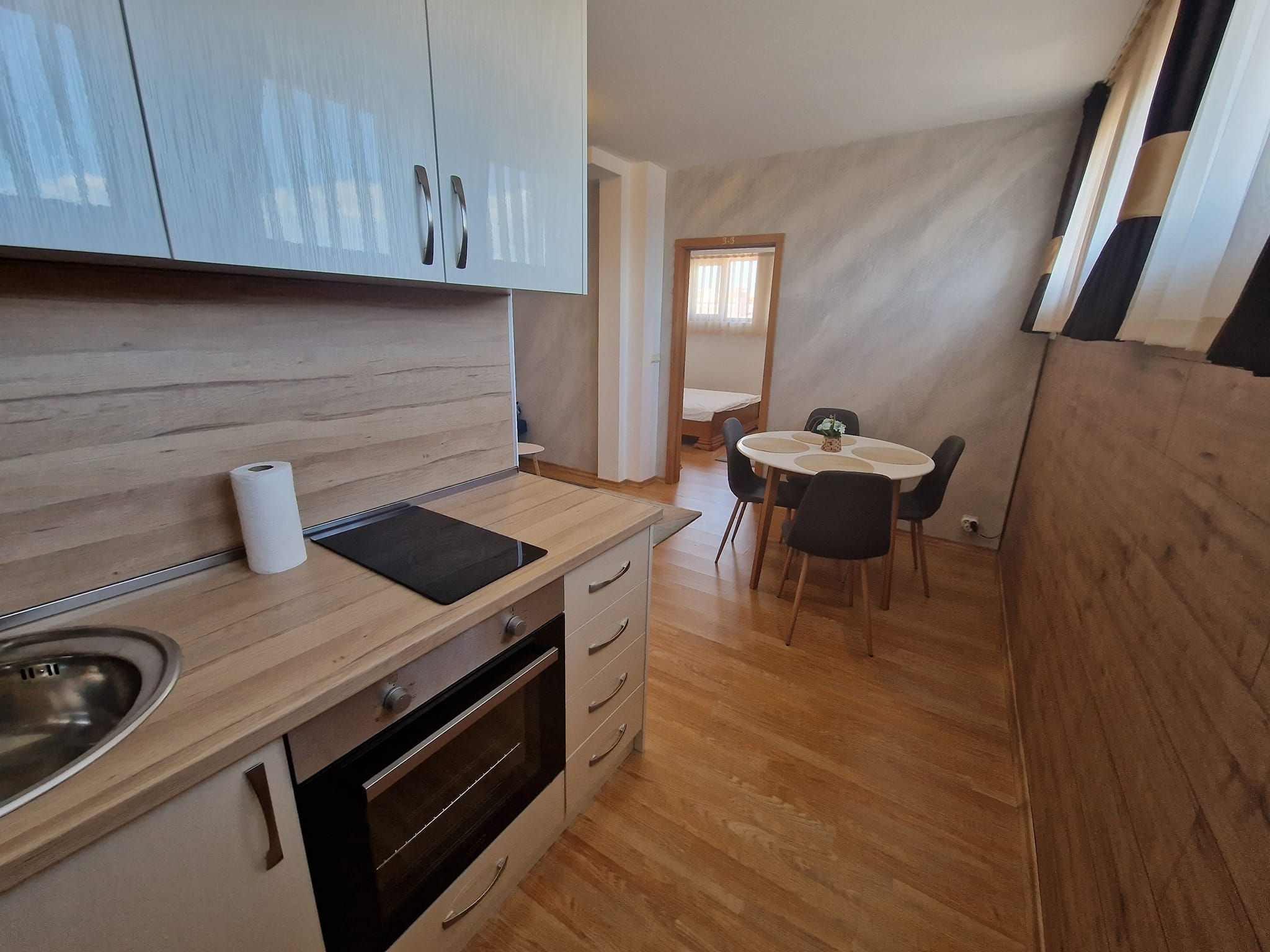 Spacious luxuriously furnished one bedroom apartment with low maintenance fee for sale in Bansko