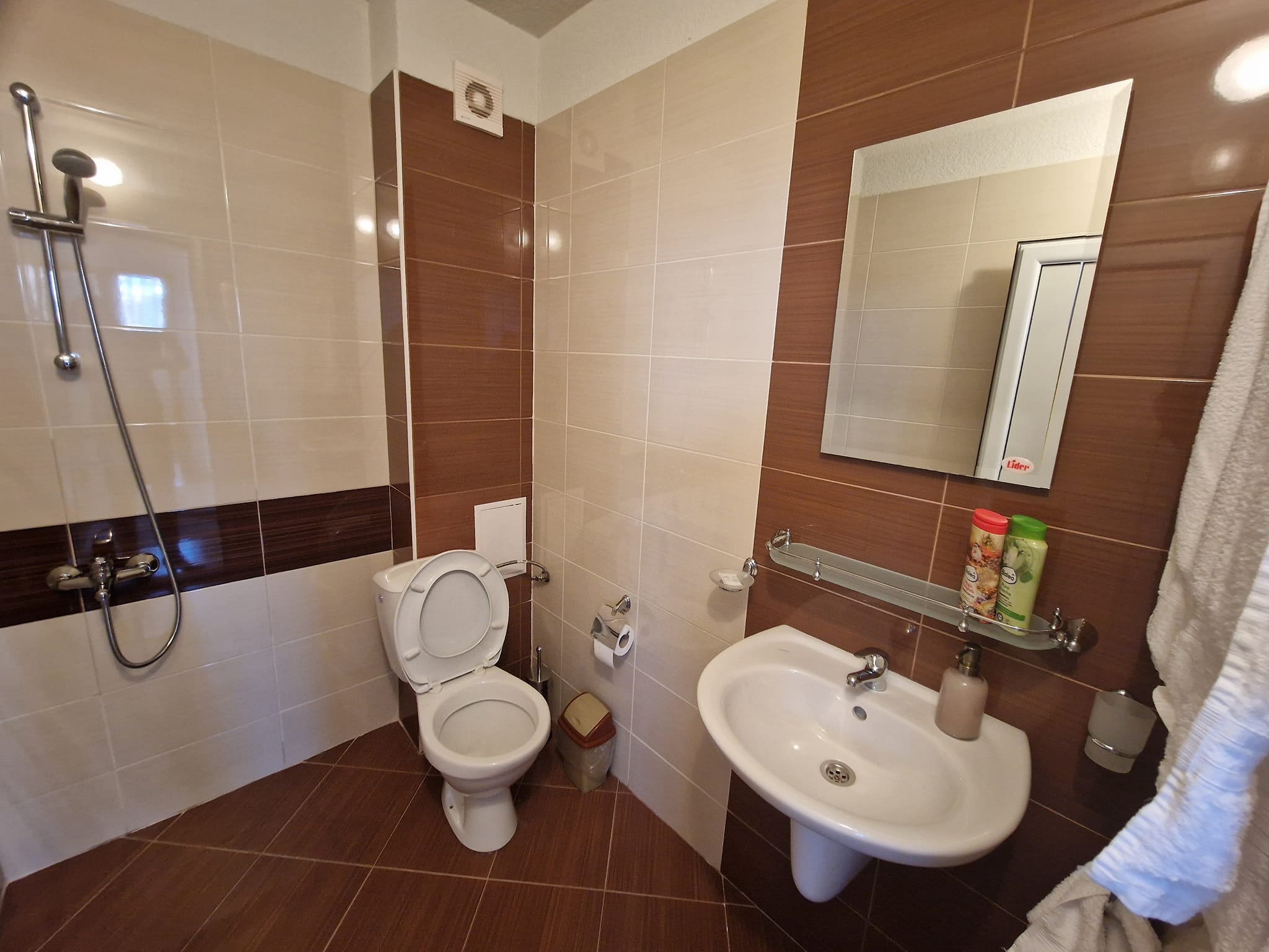 Spacious luxuriously furnished one bedroom apartment with low maintenance fee for sale in Bansko