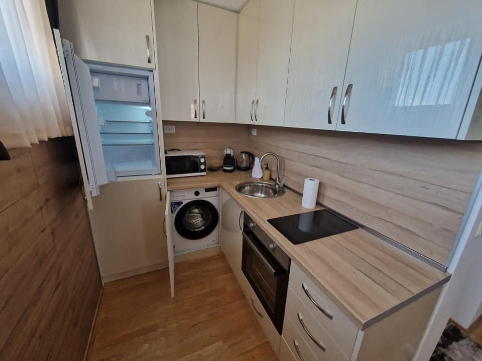 Spacious luxuriously furnished one bedroom apartment with low maintenance fee for sale in Bansko