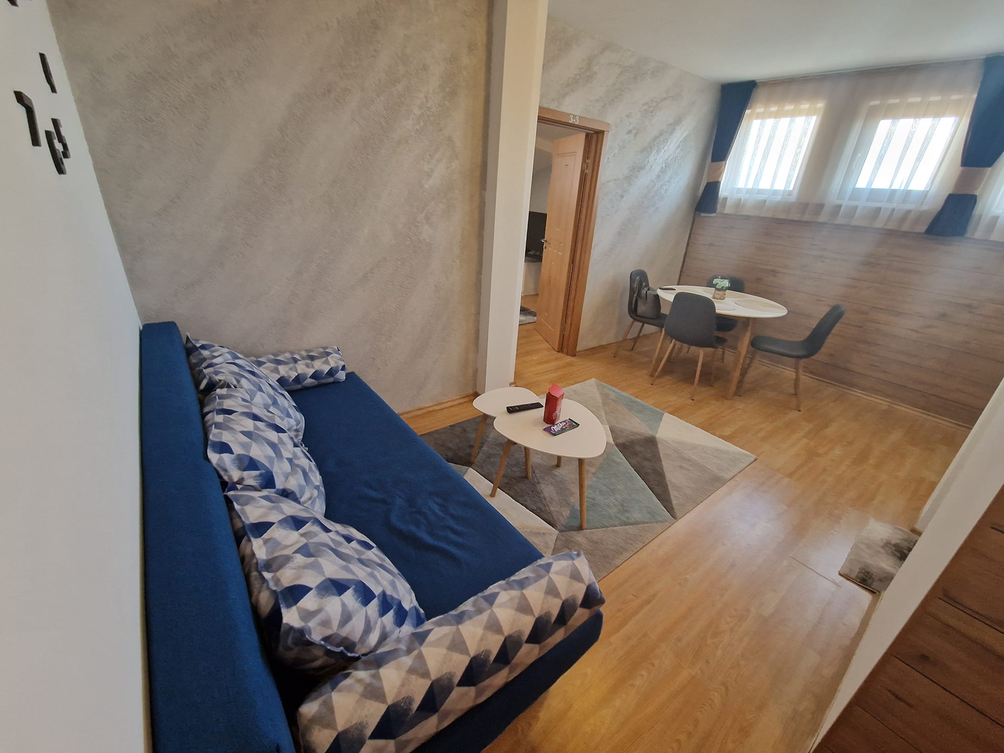 Spacious luxuriously furnished one bedroom apartment with low maintenance fee for sale in Bansko