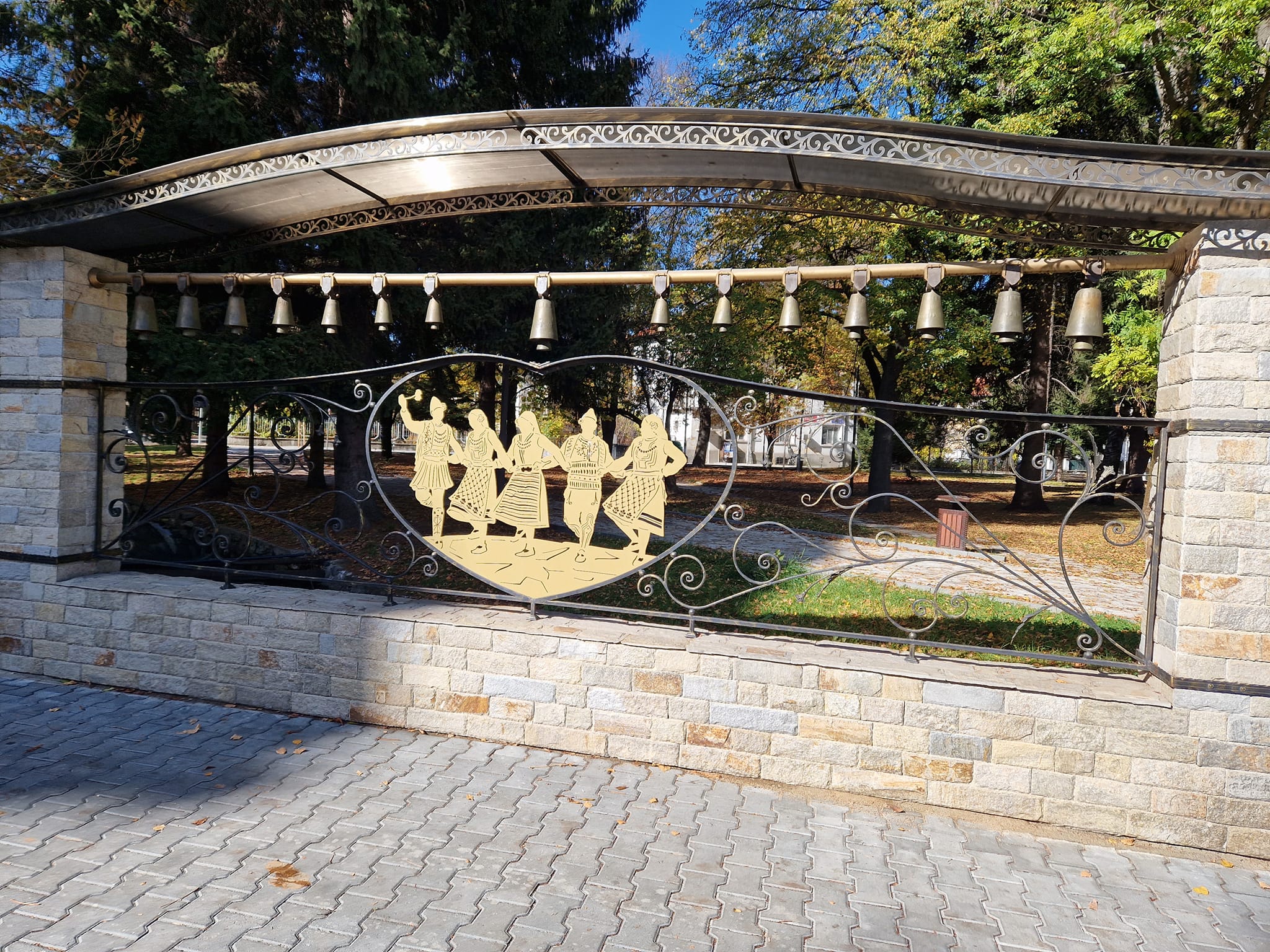 For sale in Razlog: Spacious multi-room apartment with two terraces