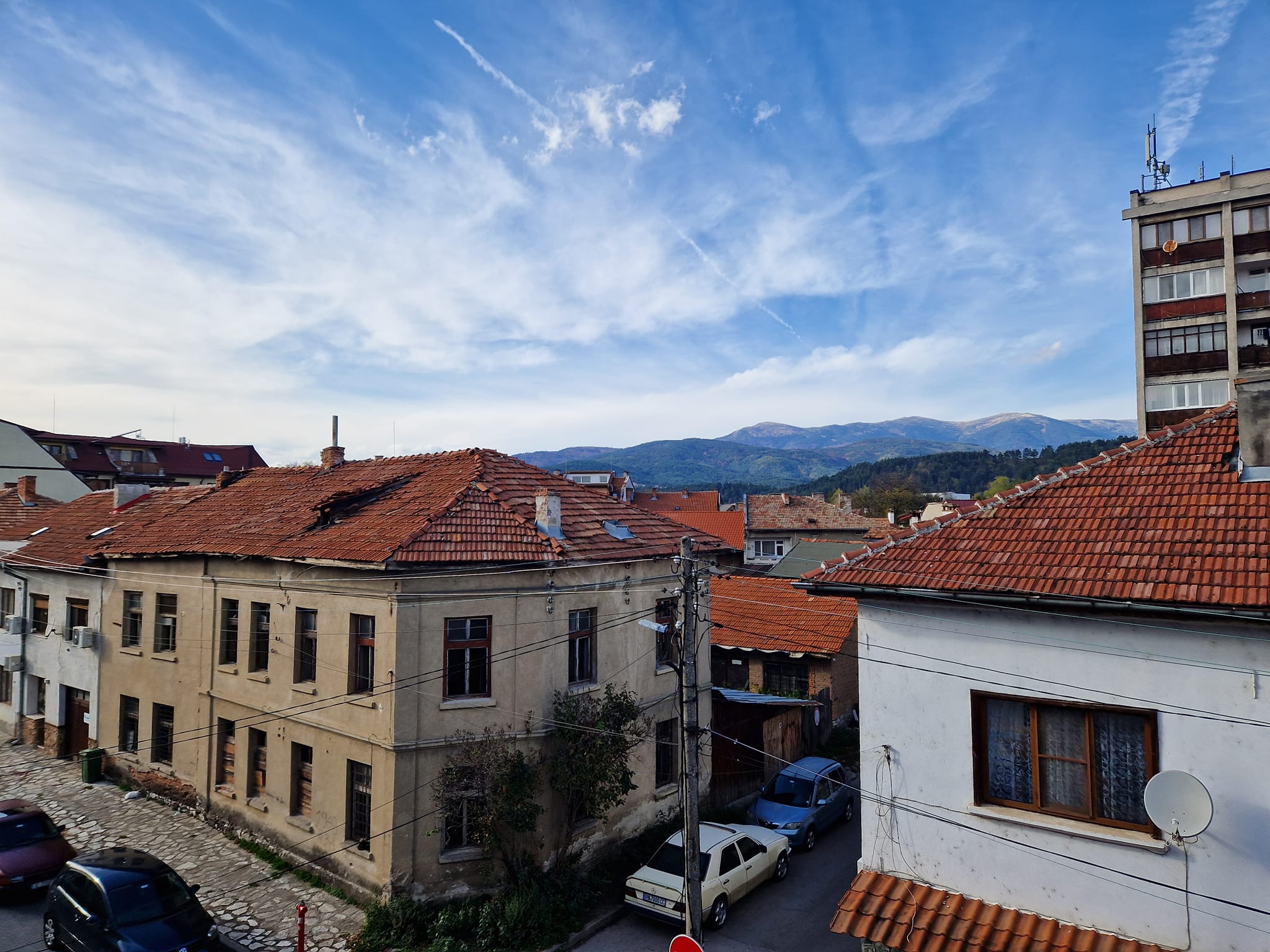 Spacious three-room apartment in the ideal center of Razlog
