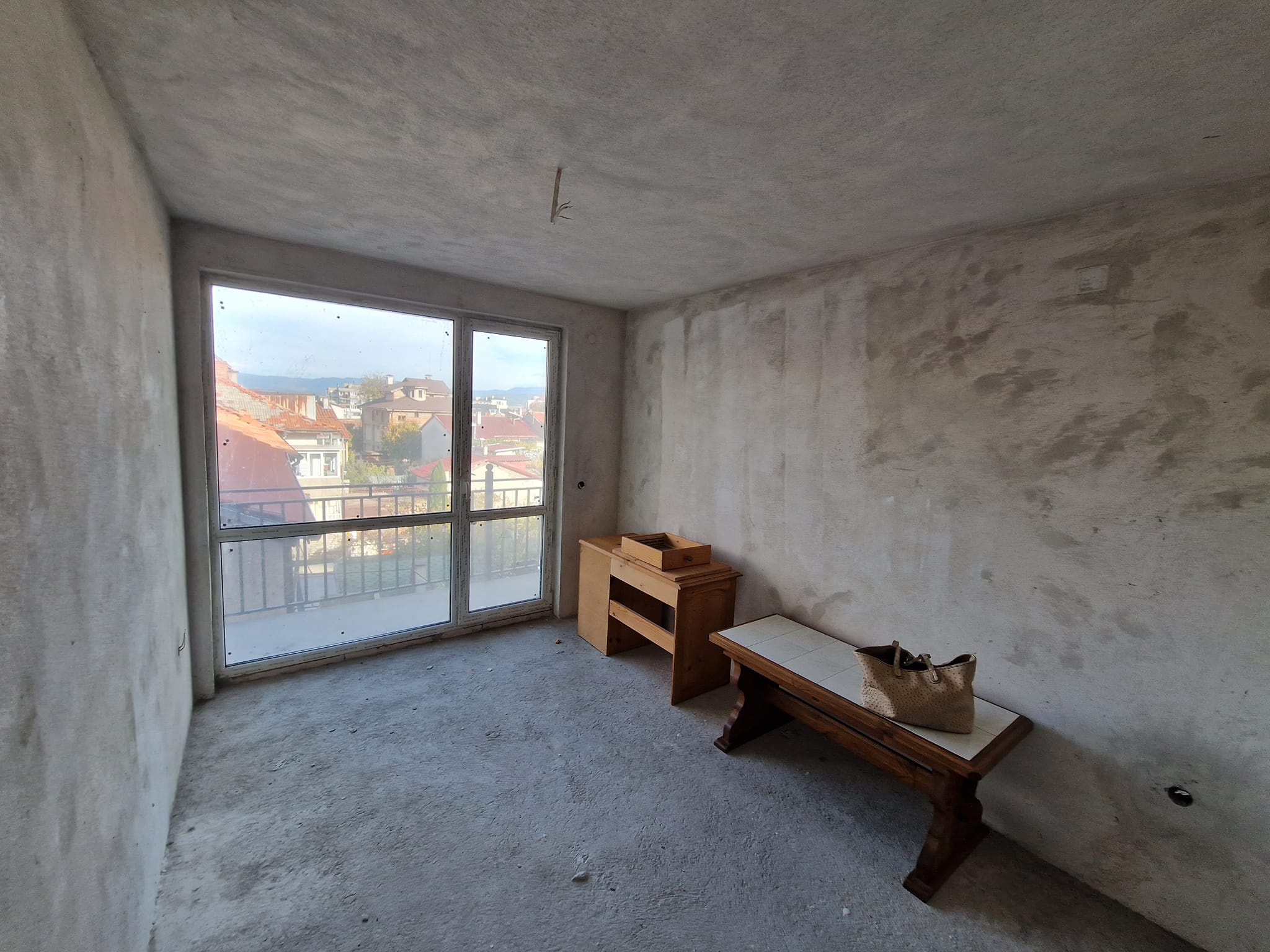 Spacious three-room apartment in the ideal center of Razlog