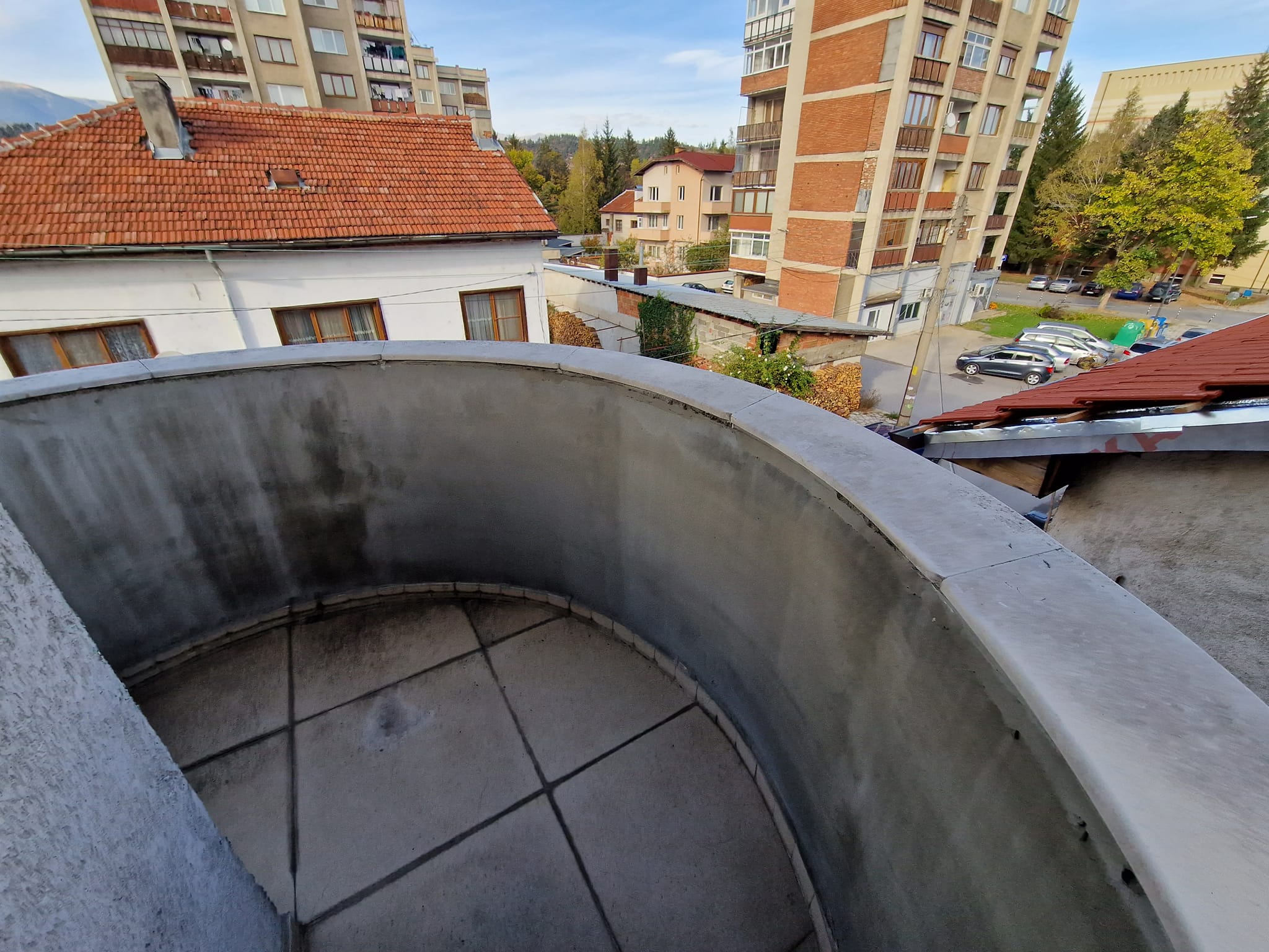 Spacious three-room apartment in the ideal center of Razlog