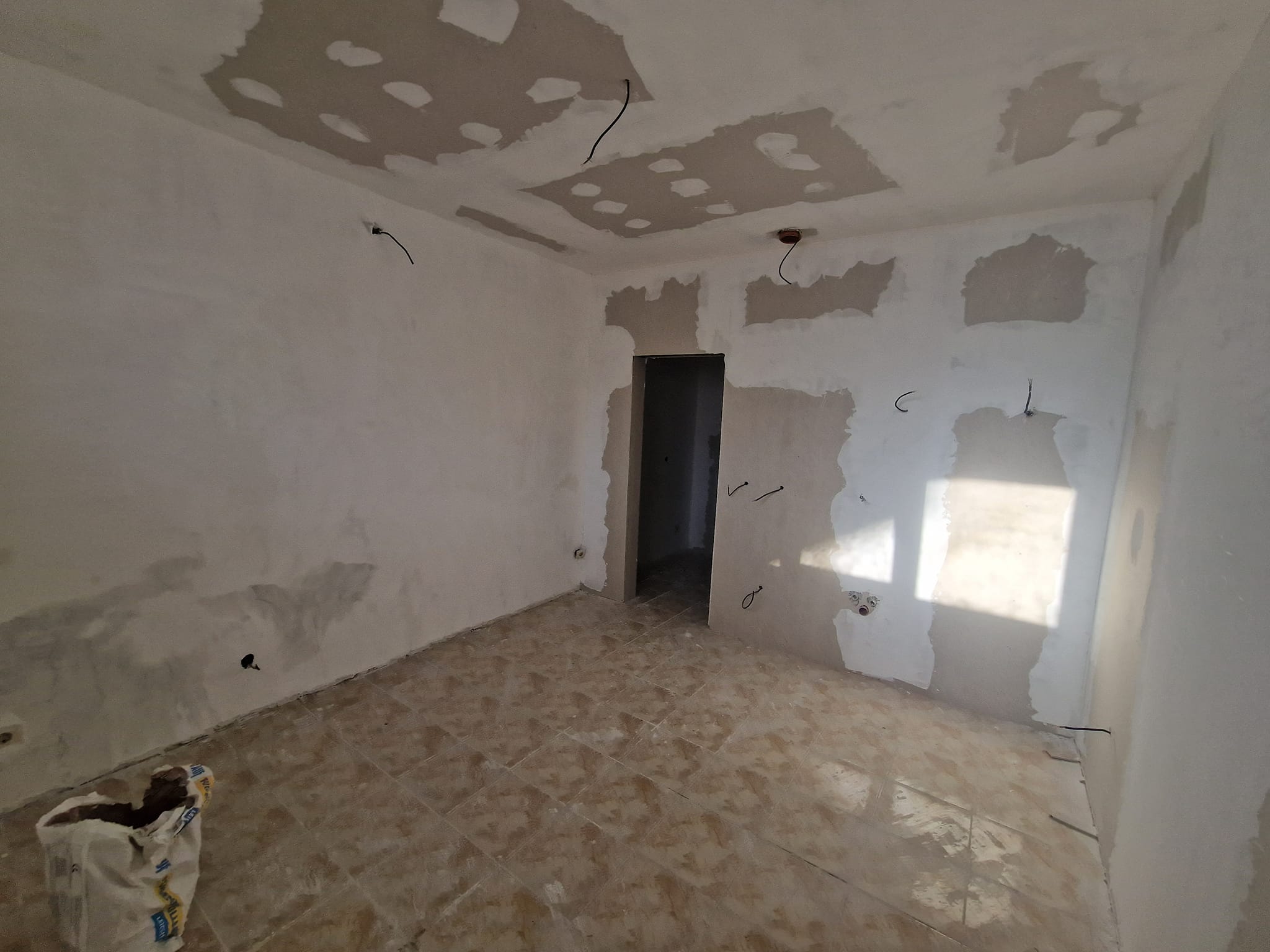 Southeast unfurnished studio for sale next to the lift in Bansko