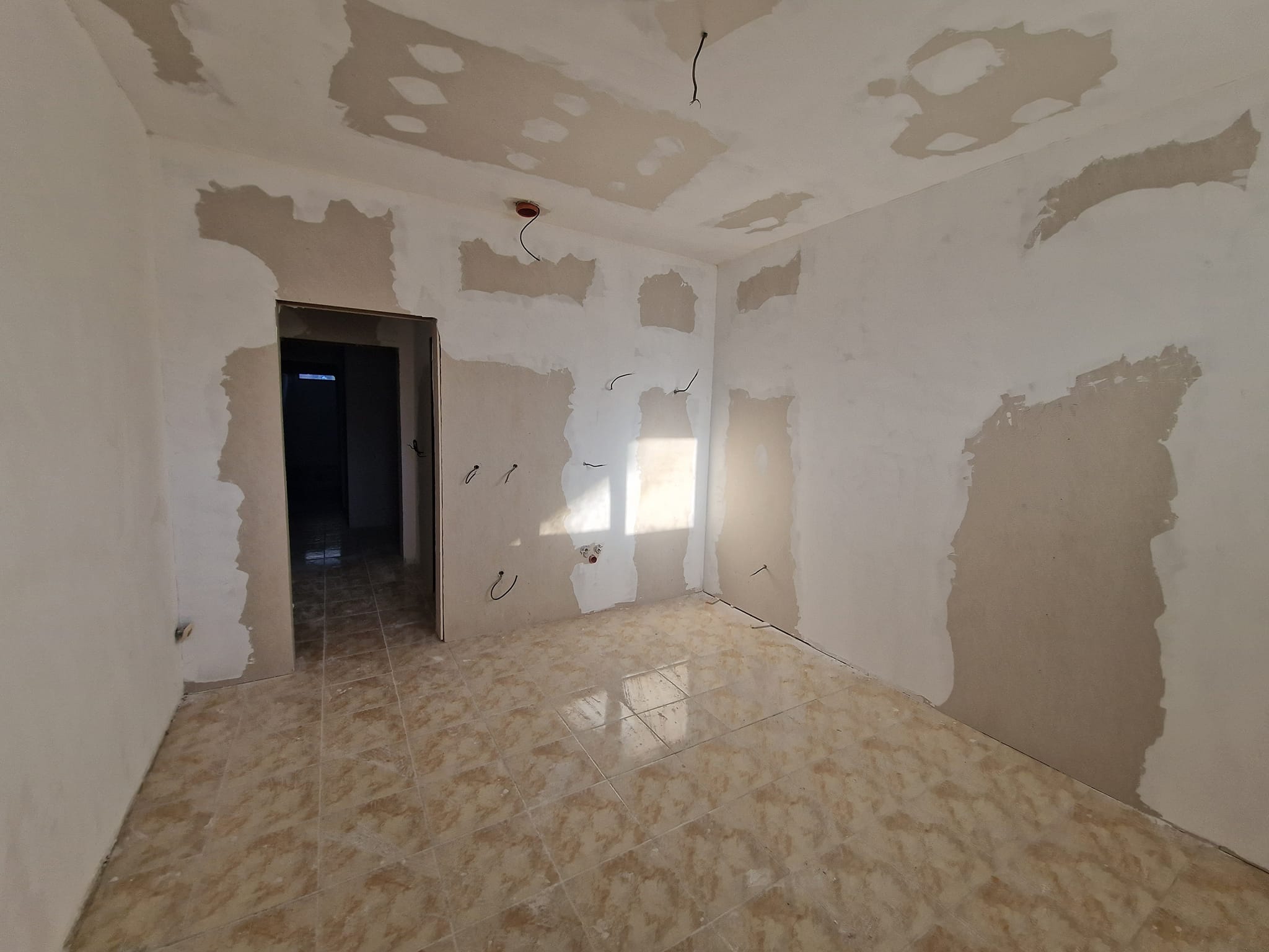 Southeast unfurnished studio for sale next to the lift in Bansko