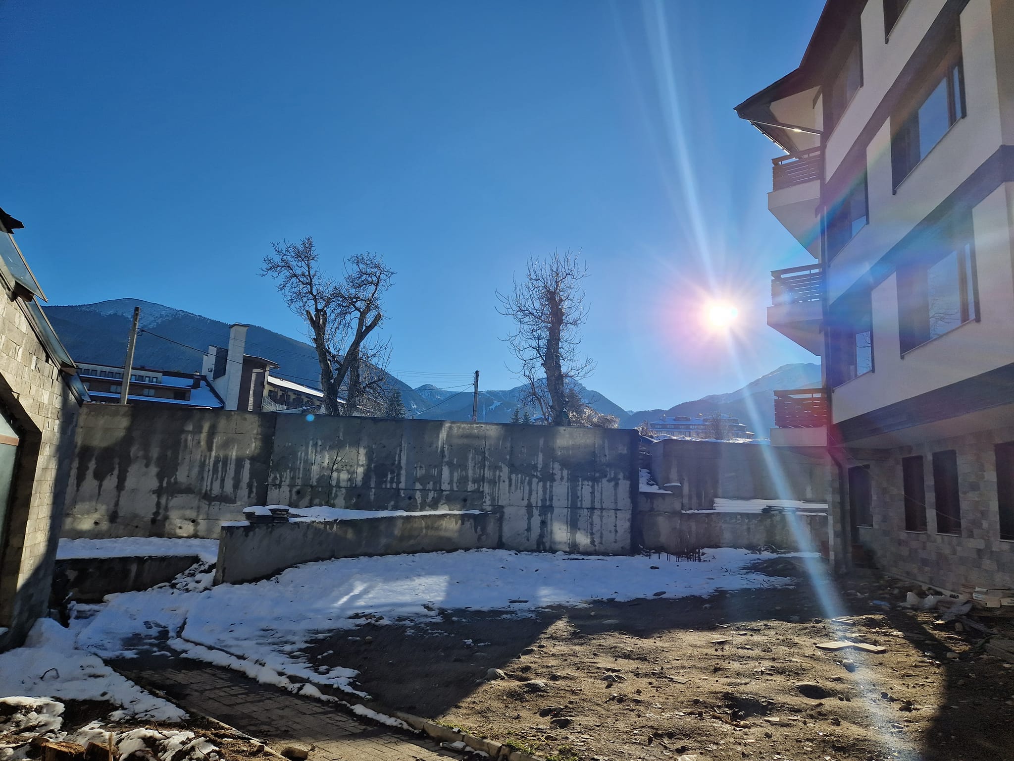 Southeast unfurnished studio for sale next to the lift in Bansko