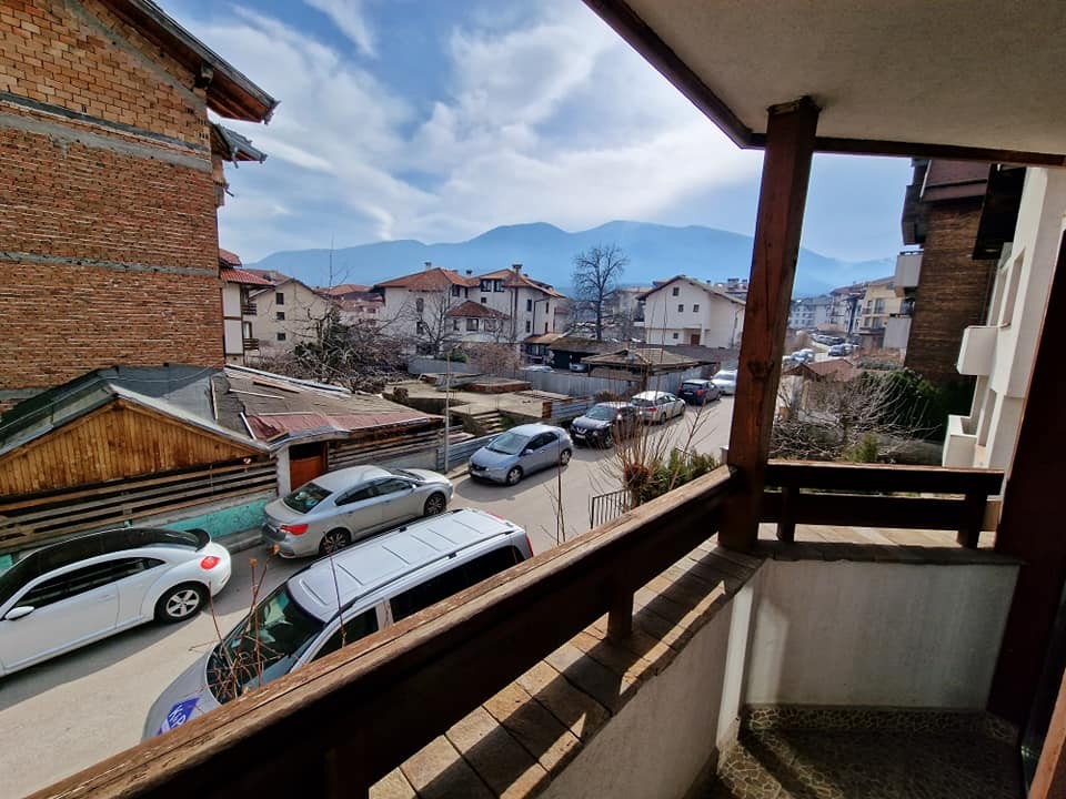 Spacious, practically furnished studio for sale 250 meters from the ski lift in Bansko