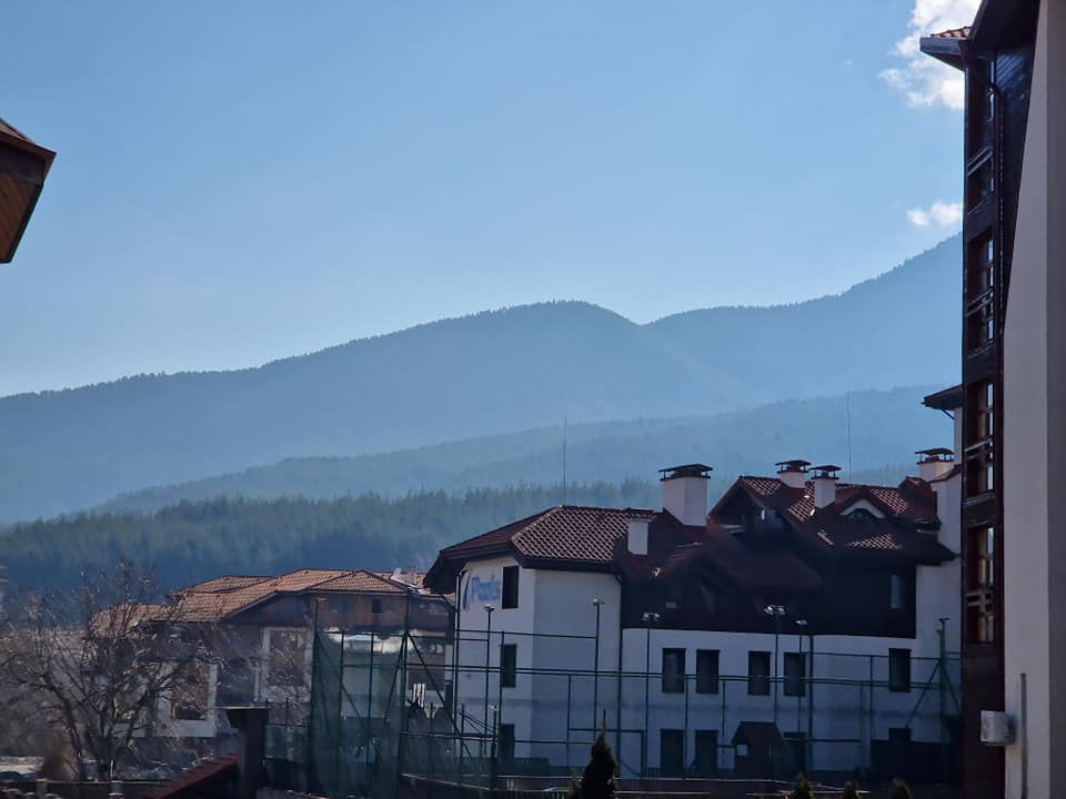 Affordable studio with east facing terrace in a building with low maintenance fee for sale in Bansko