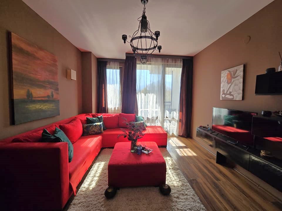Luxury three-room apartment with two terraces and east-south exposure in a year-round complex