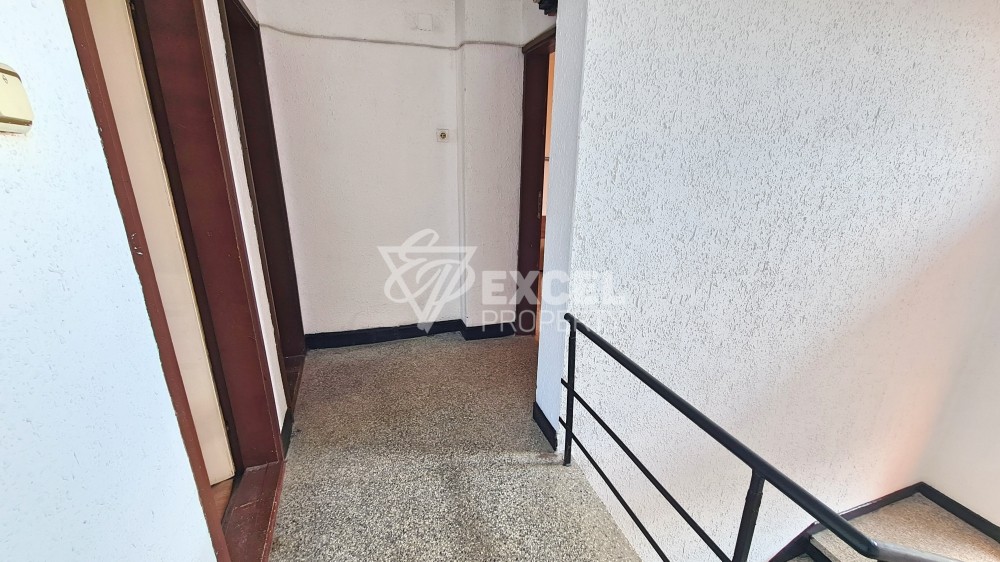 1/2 of a four-storey house in the central part of Aheloy