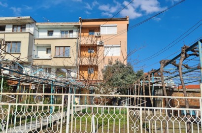 1/2 of a four-storey house in the central part of Aheloy