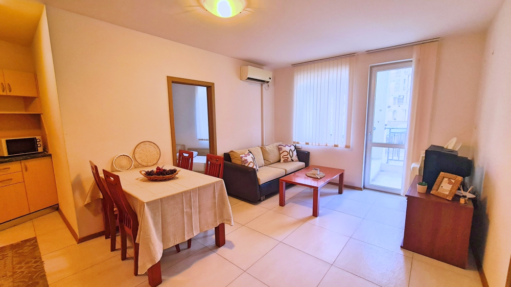 Two-bedroom furnished apartment with pool view in a beautiful complex