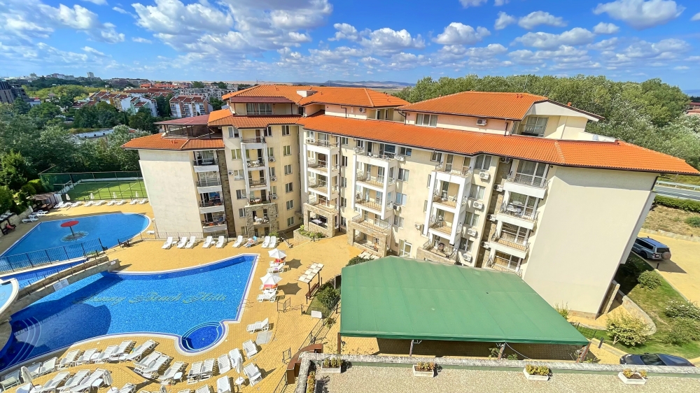 Two-bedroom furnished apartment with pool view in a beautiful complex