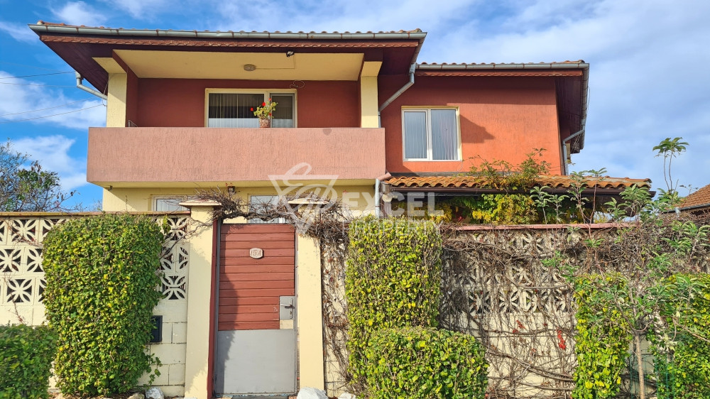 Detached fully furnished house with yard and barbecue