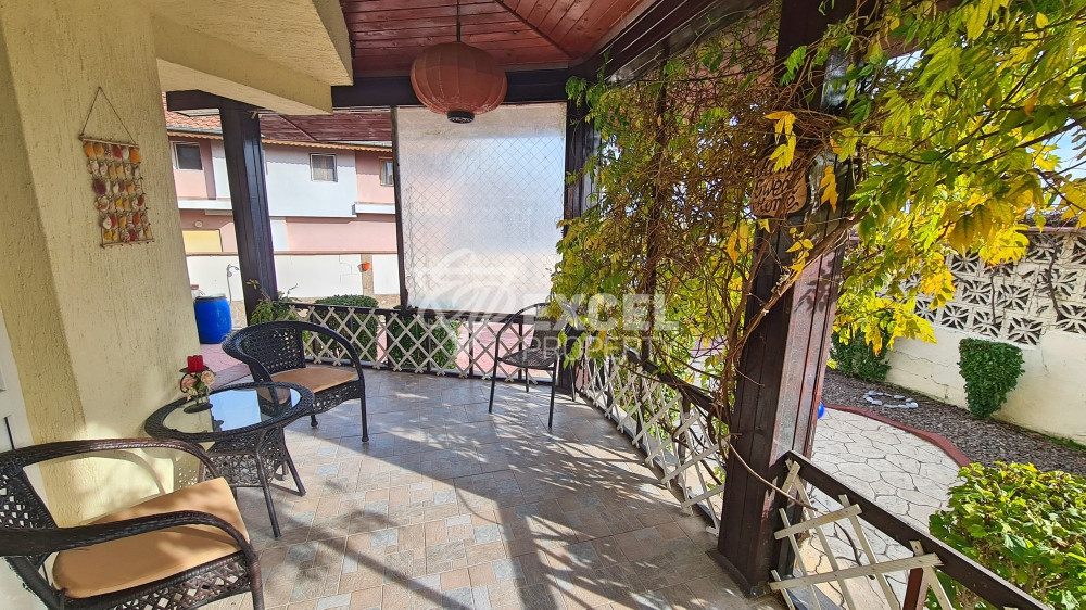 Detached fully furnished house with yard and barbecue